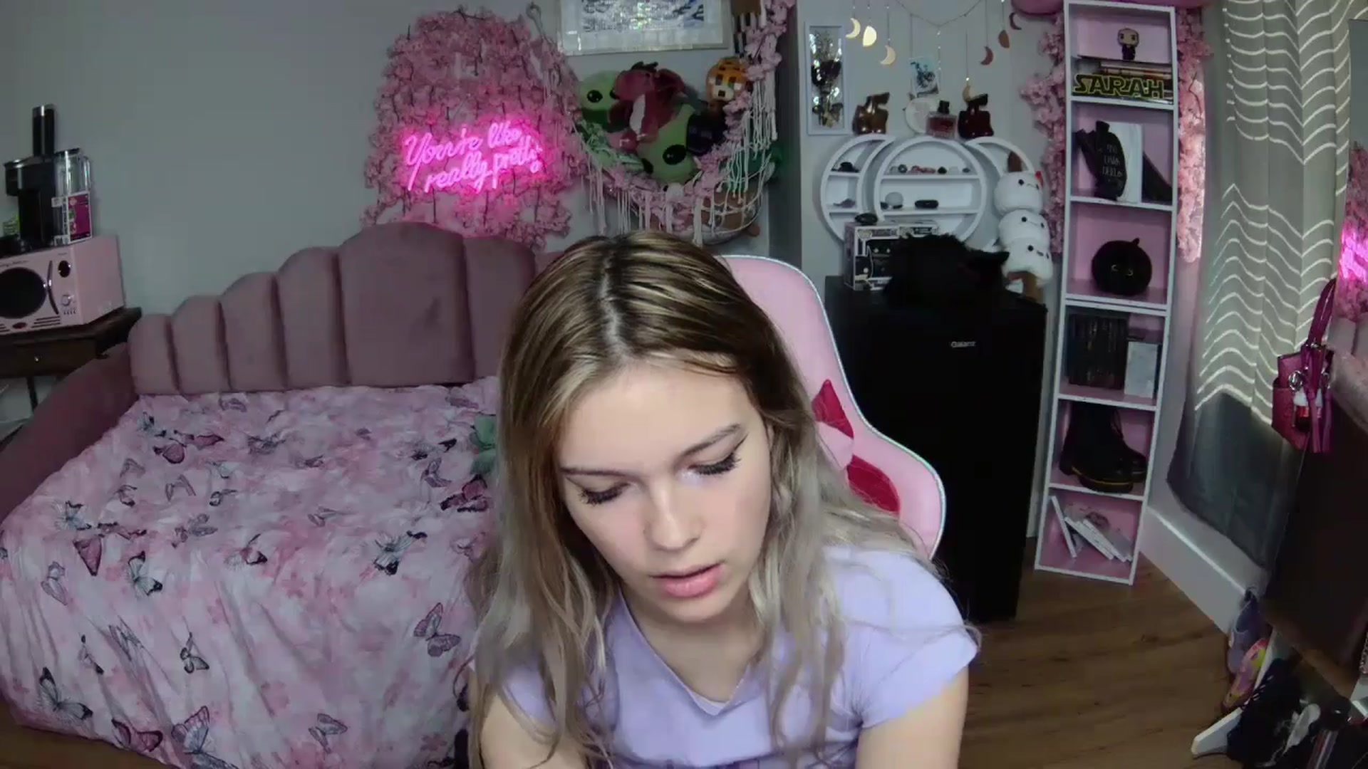 Gallery image thumbnail from Sarahsweets18's myfreecams stream on, 06/24/2024, 16:17 image 5 of 20