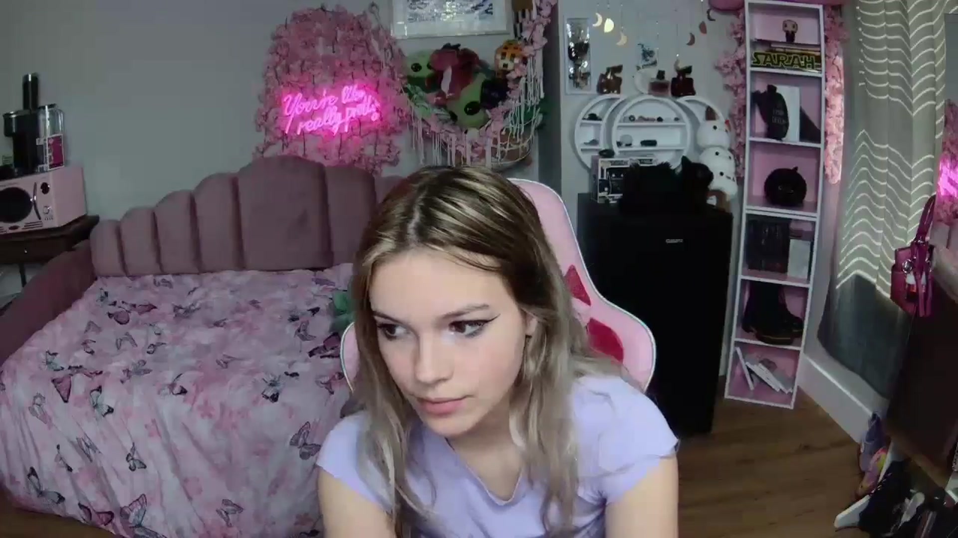 Gallery image thumbnail from Sarahsweets18's myfreecams stream on, 06/24/2024, 16:17 image 6 of 20