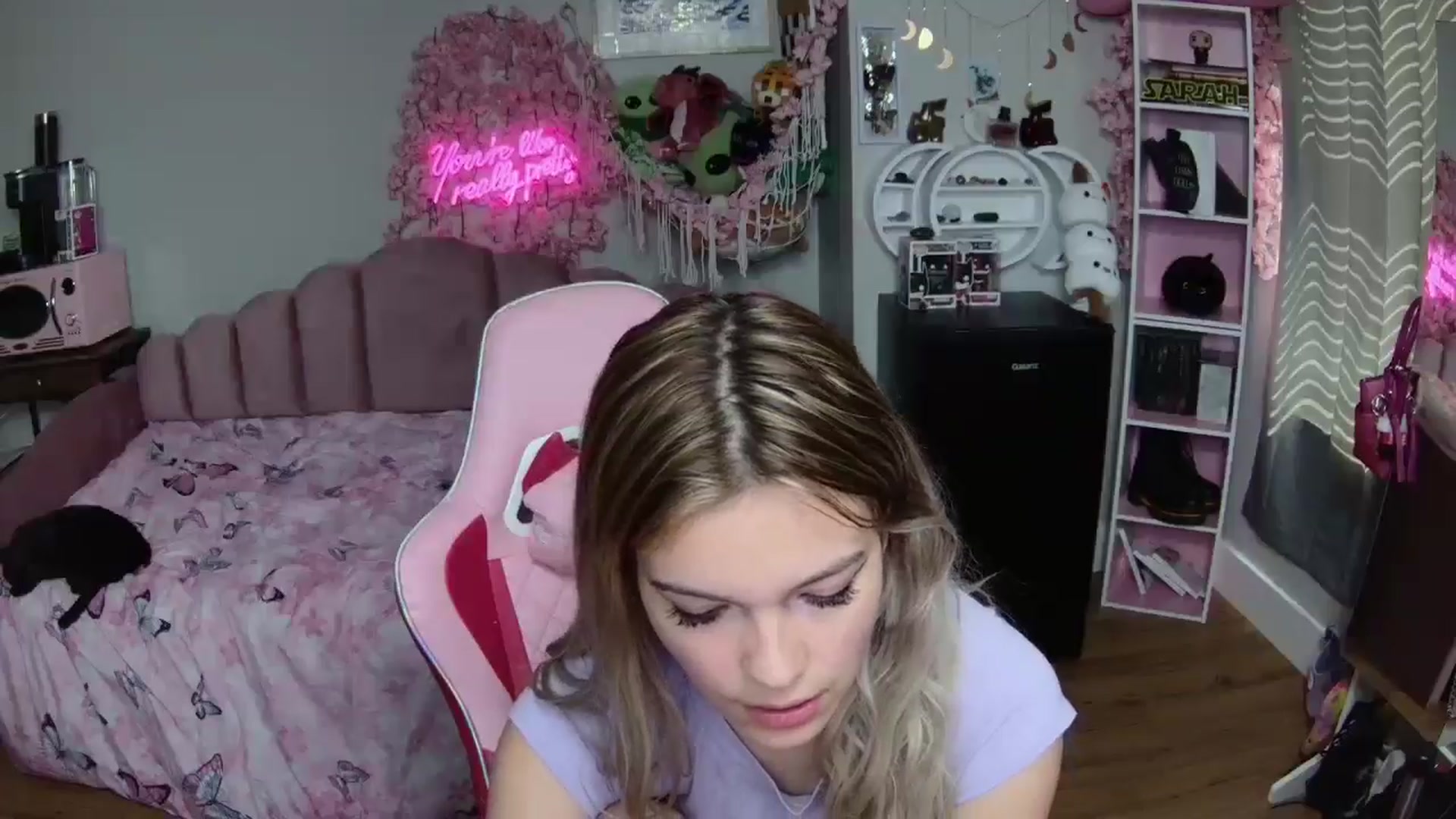 Gallery image thumbnail from Sarahsweets18's myfreecams stream on, 06/24/2024, 16:17 image 11 of 20