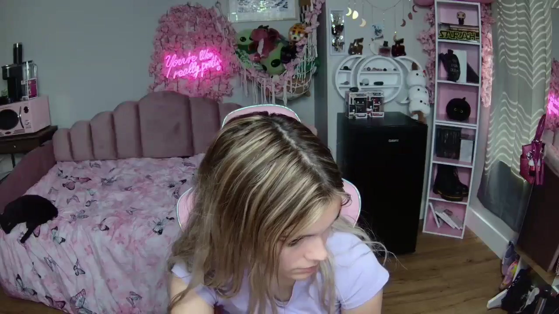 Gallery image thumbnail from Sarahsweets18's myfreecams stream on, 06/24/2024, 16:17 image 20 of 20