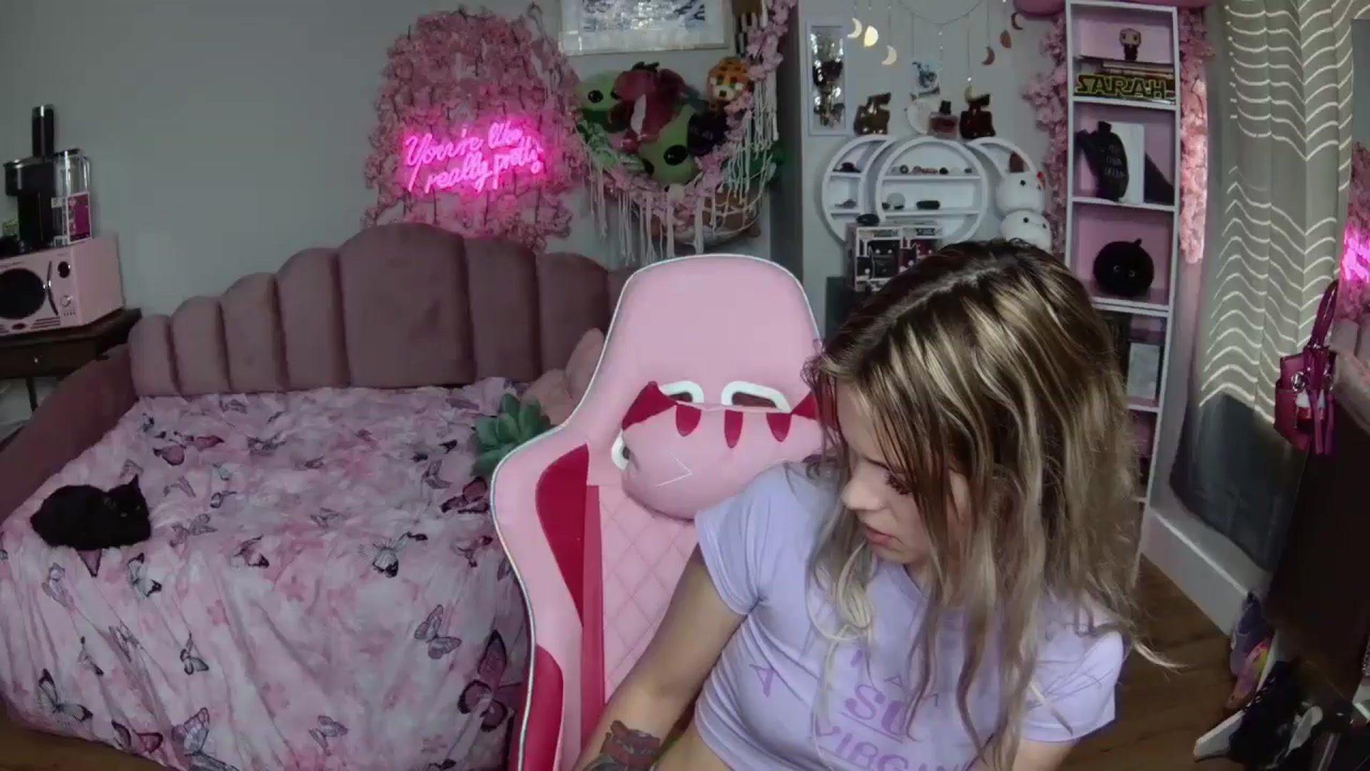 Gallery image thumbnail from Sarahsweets18's myfreecams stream on, 06/24/2024, 16:17 image 3 of 20