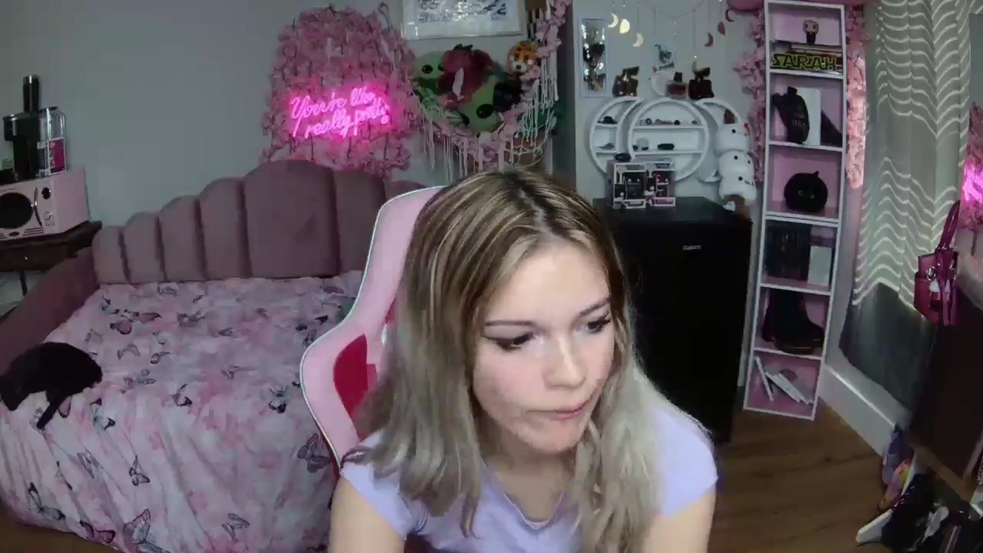 Gallery image thumbnail from Sarahsweets18's myfreecams stream on, 06/24/2024, 16:17 image 17 of 20