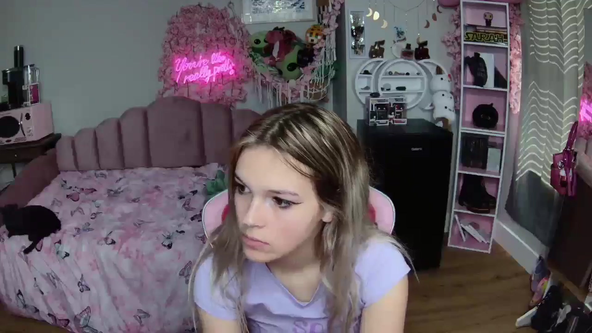 Gallery image thumbnail from Sarahsweets18's myfreecams stream on, 06/24/2024, 16:17 image 8 of 20