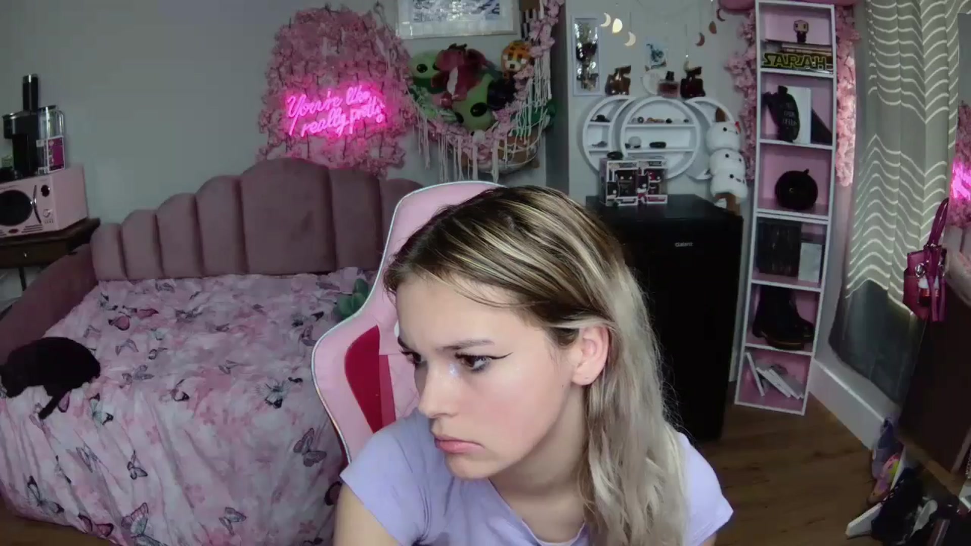 Gallery image thumbnail from Sarahsweets18's myfreecams stream on, 06/24/2024, 16:17 image 10 of 20
