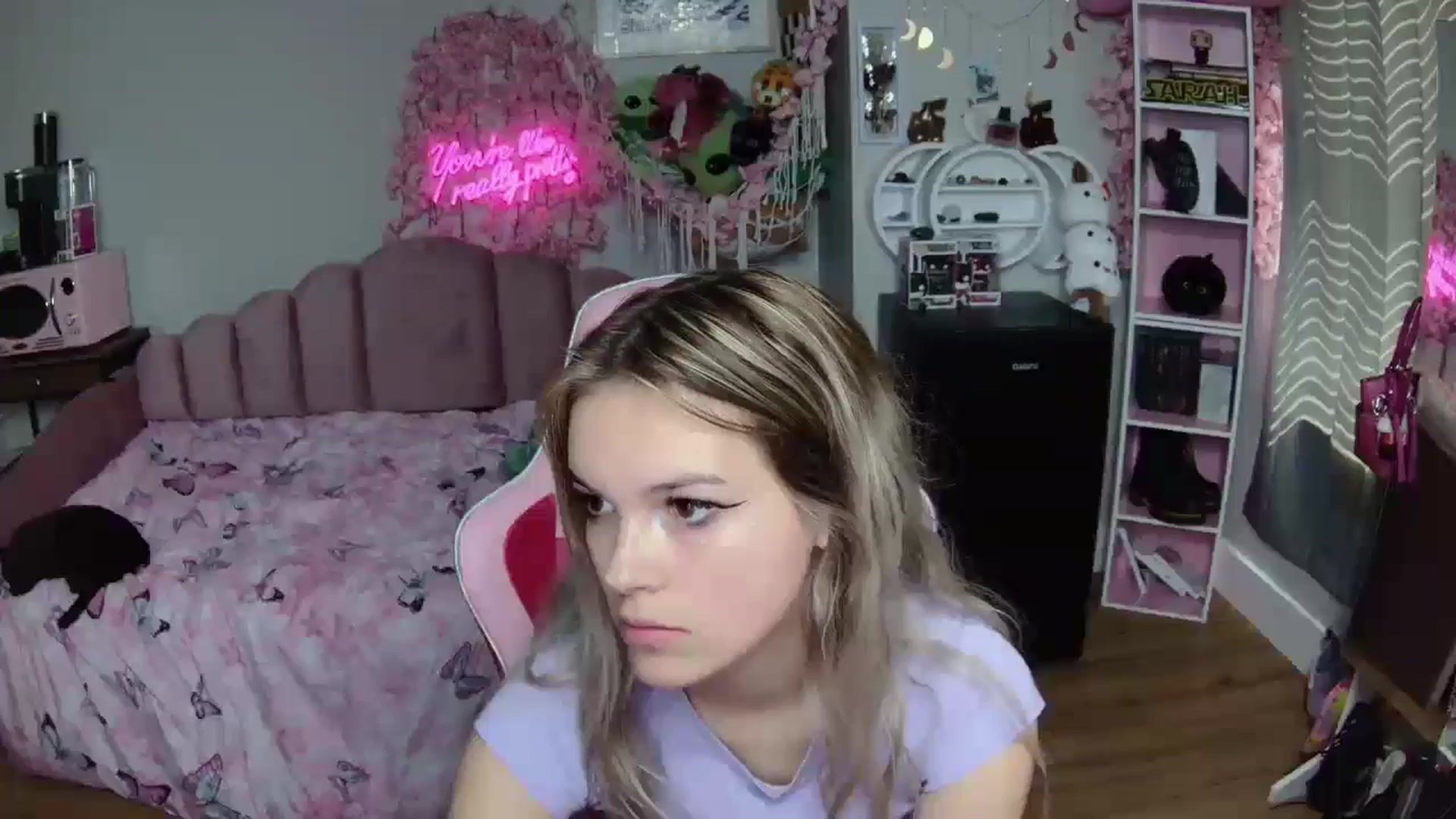 Gallery image thumbnail from Sarahsweets18's myfreecams stream on, 06/24/2024, 16:17 image 9 of 20