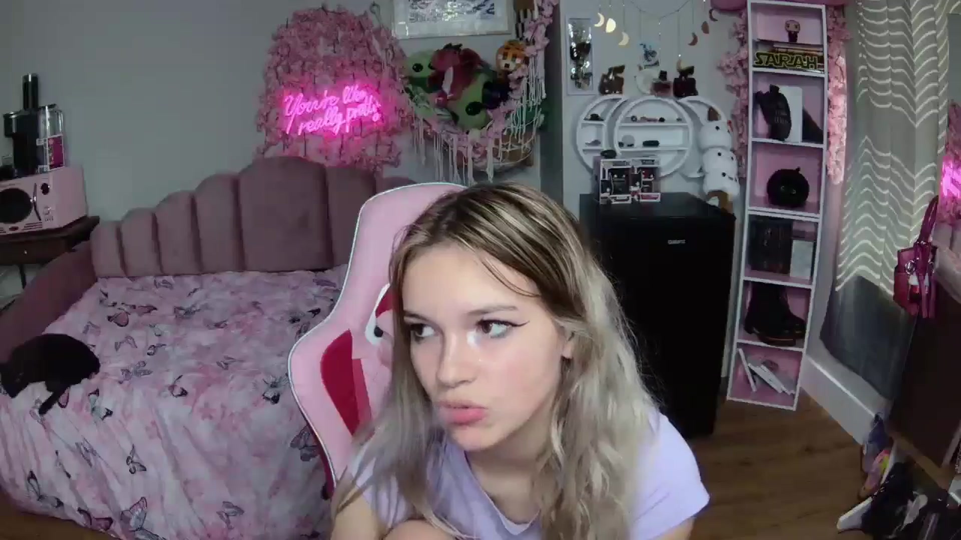 Gallery image thumbnail from Sarahsweets18's myfreecams stream on, 06/24/2024, 16:17 image 13 of 20