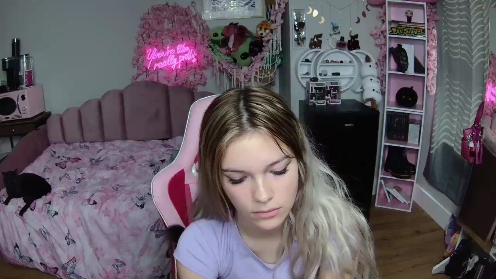 Gallery image thumbnail from Sarahsweets18's myfreecams stream on, 06/24/2024, 16:17 image 16 of 20
