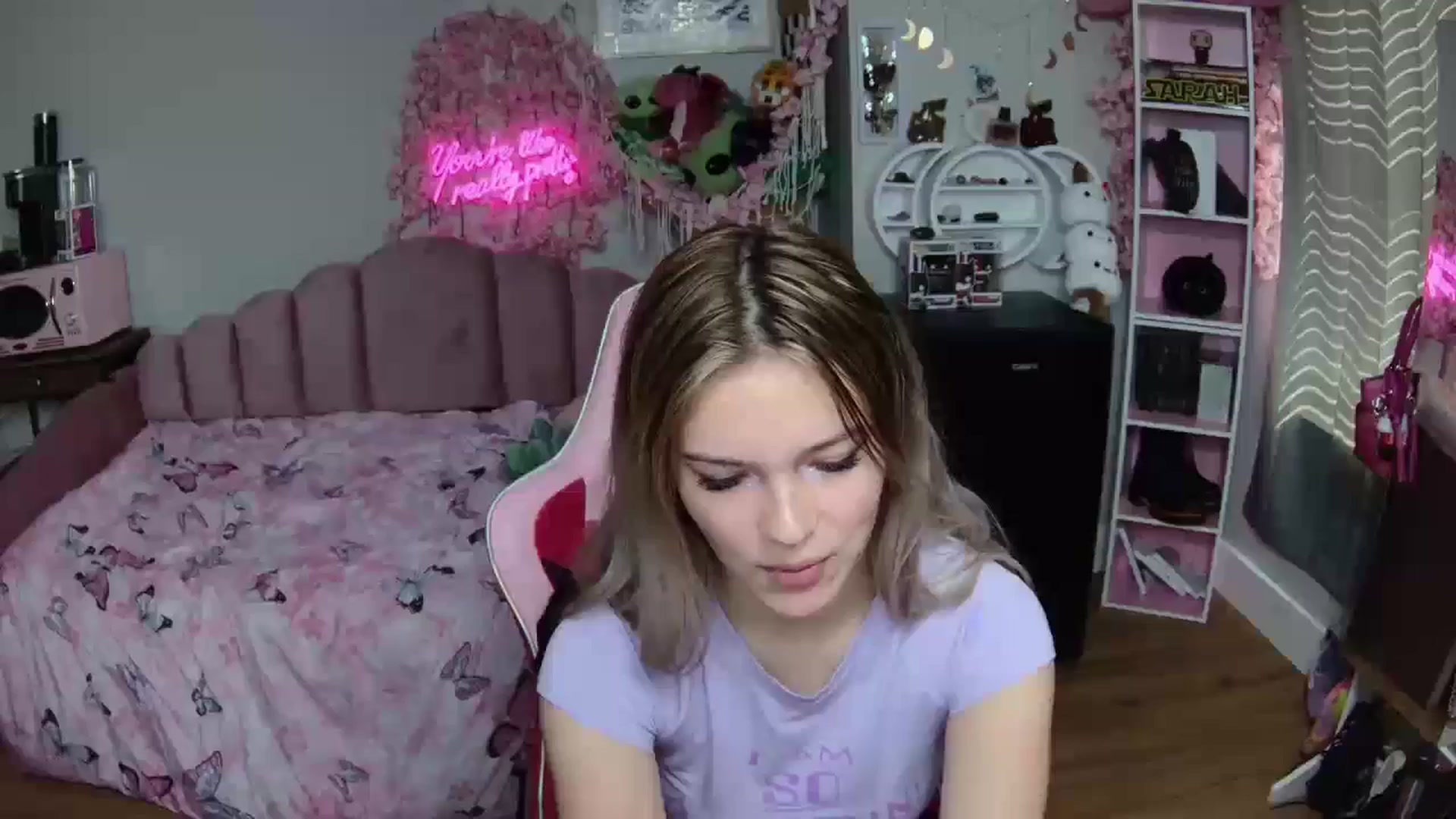 Gallery image thumbnail from Sarahsweets18's myfreecams stream on, 06/24/2024, 16:17 image 2 of 20