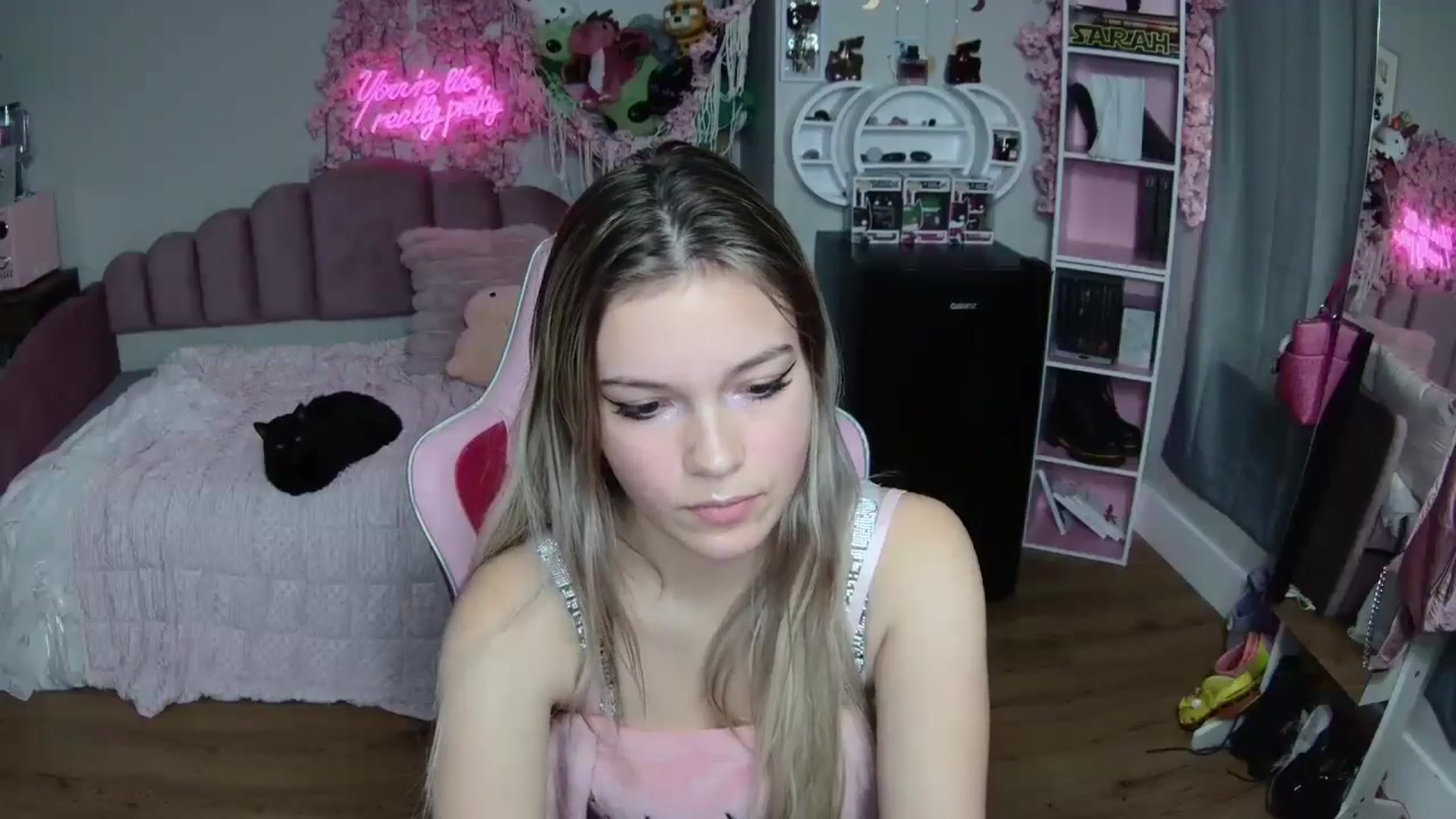 Gallery image thumbnail from Sarahsweets18's myfreecams stream on, 07/02/2024, 19:16 image 14 of 20