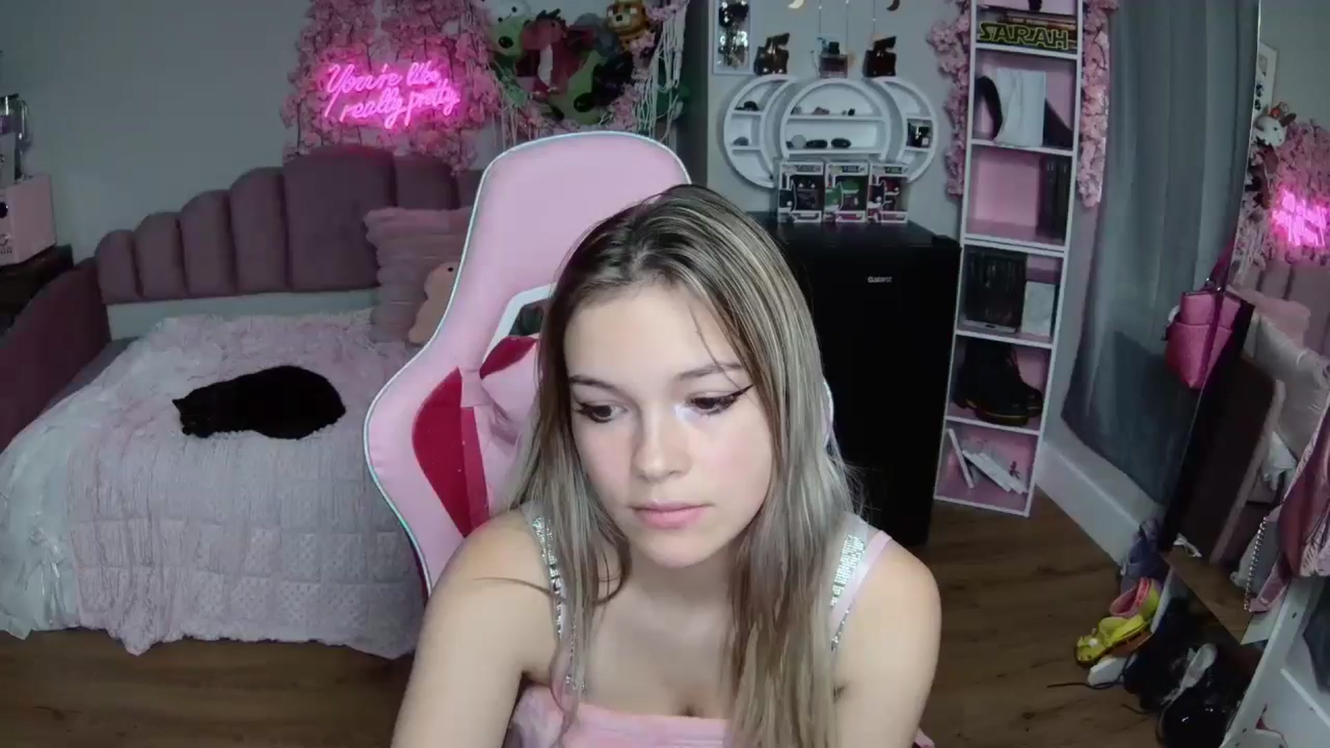 Gallery image thumbnail from Sarahsweets18's myfreecams stream on, 07/02/2024, 19:16 image 5 of 20