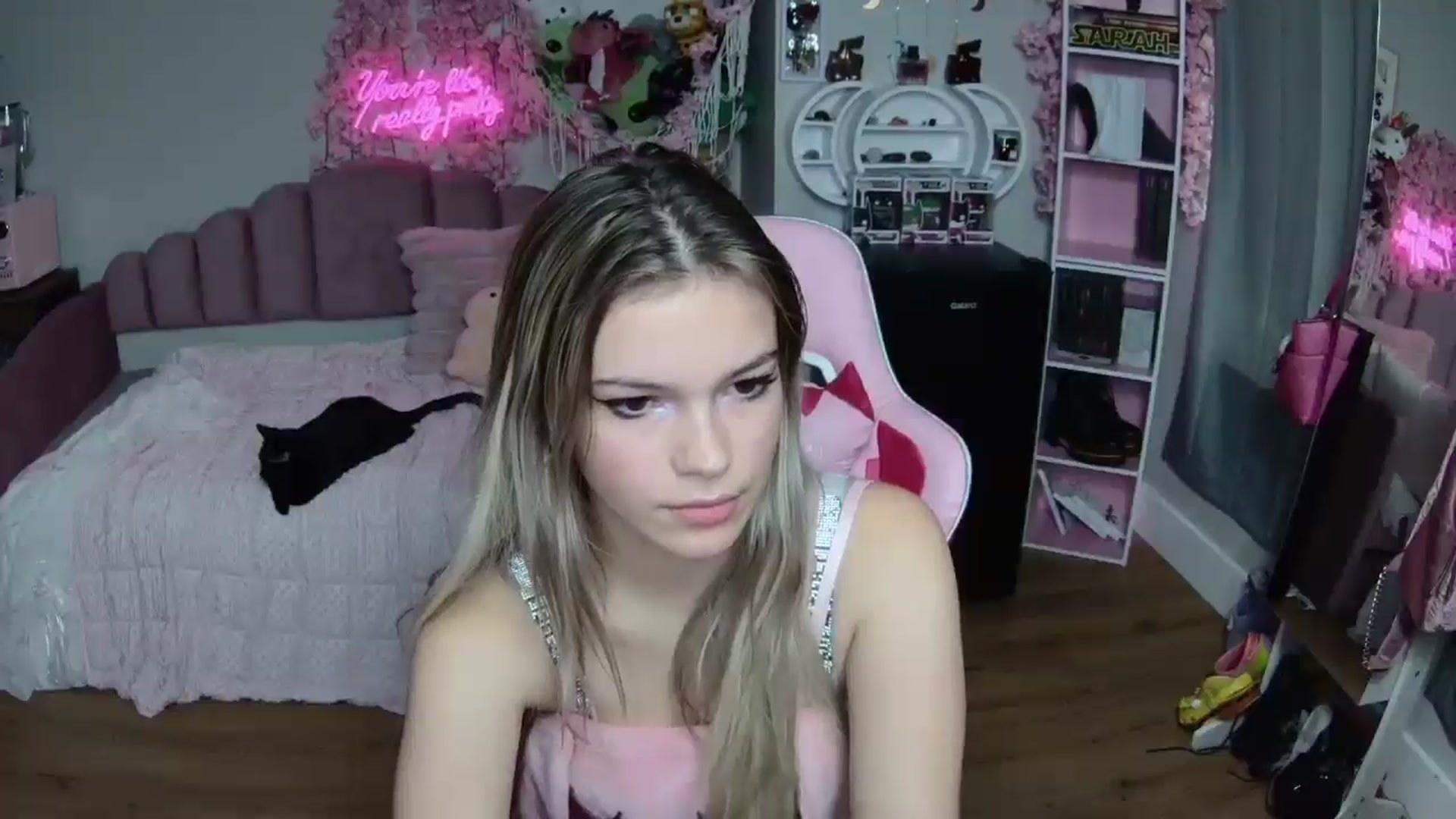Gallery image thumbnail from Sarahsweets18's myfreecams stream on, 07/02/2024, 19:16 image 12 of 20