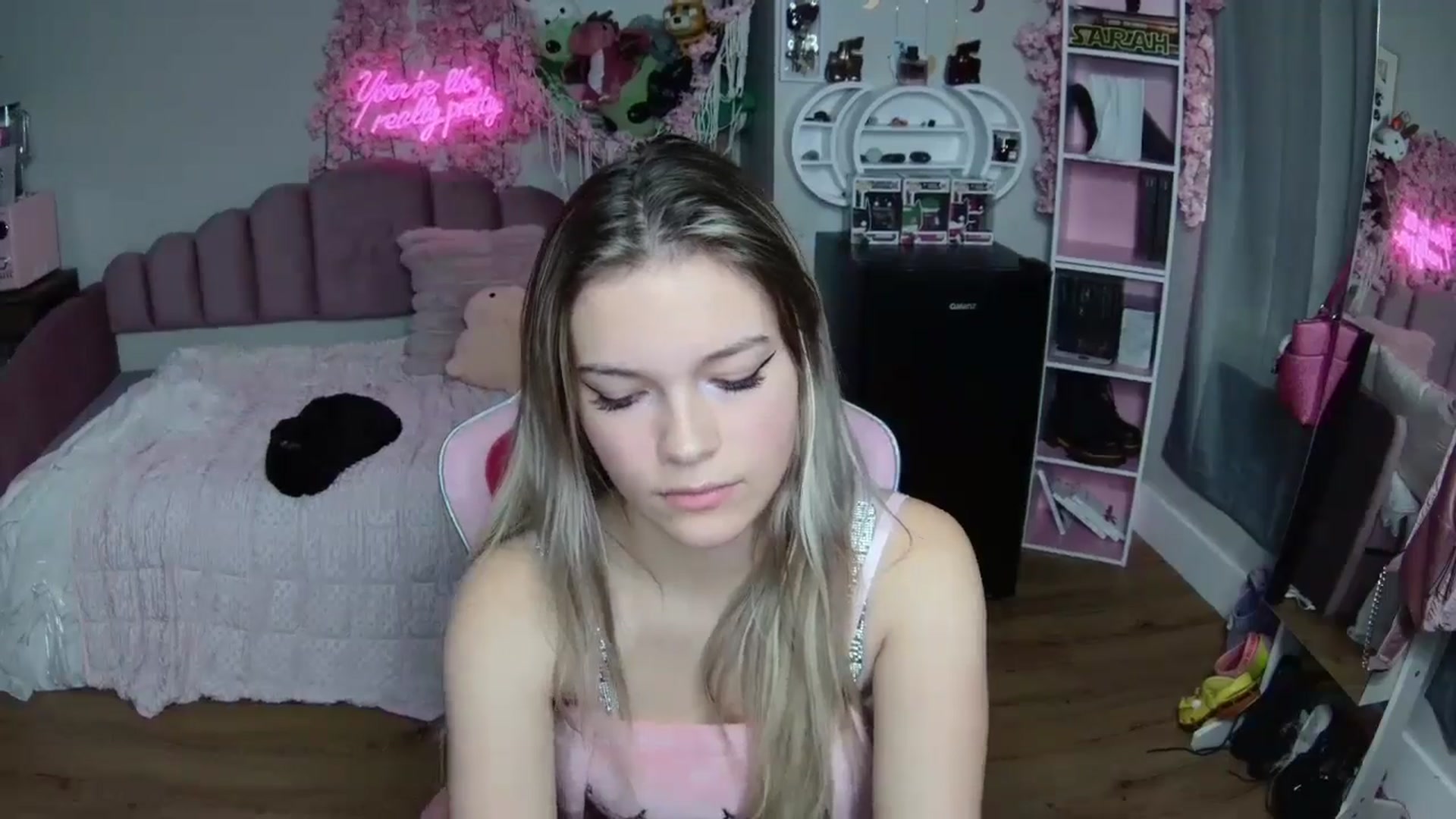Gallery image thumbnail from Sarahsweets18's myfreecams stream on, 07/02/2024, 19:16 image 17 of 20