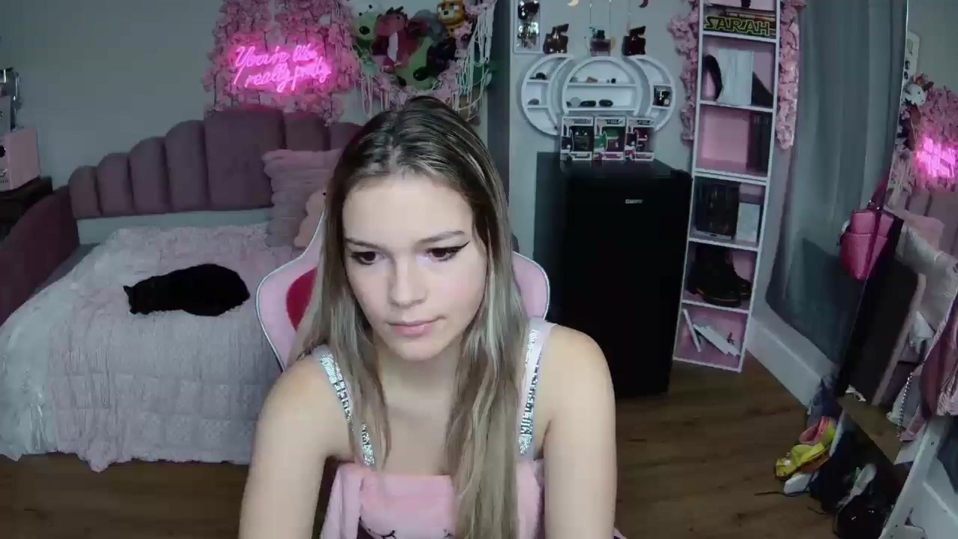 Gallery image thumbnail from Sarahsweets18's myfreecams stream on, 07/02/2024, 19:16 image 8 of 20