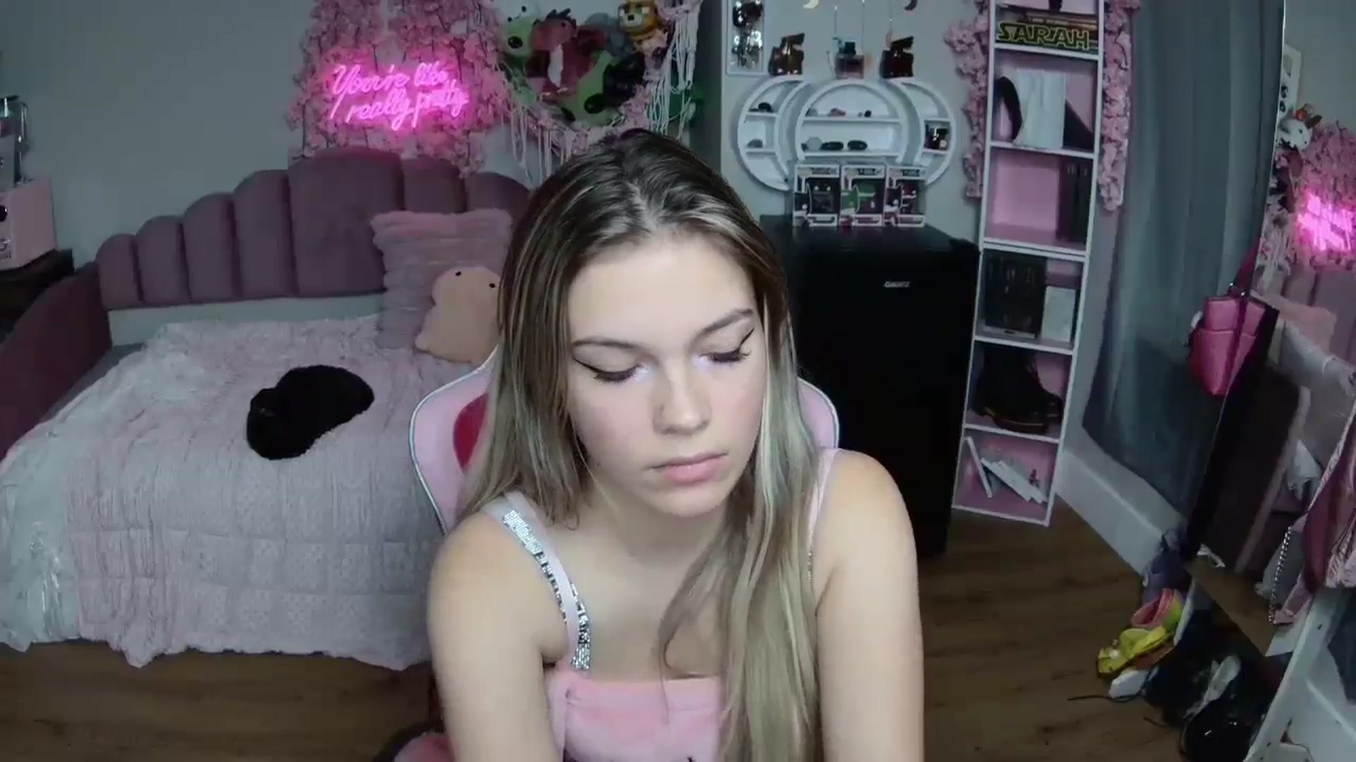 Gallery image thumbnail from Sarahsweets18's myfreecams stream on, 07/02/2024, 19:16 image 20 of 20