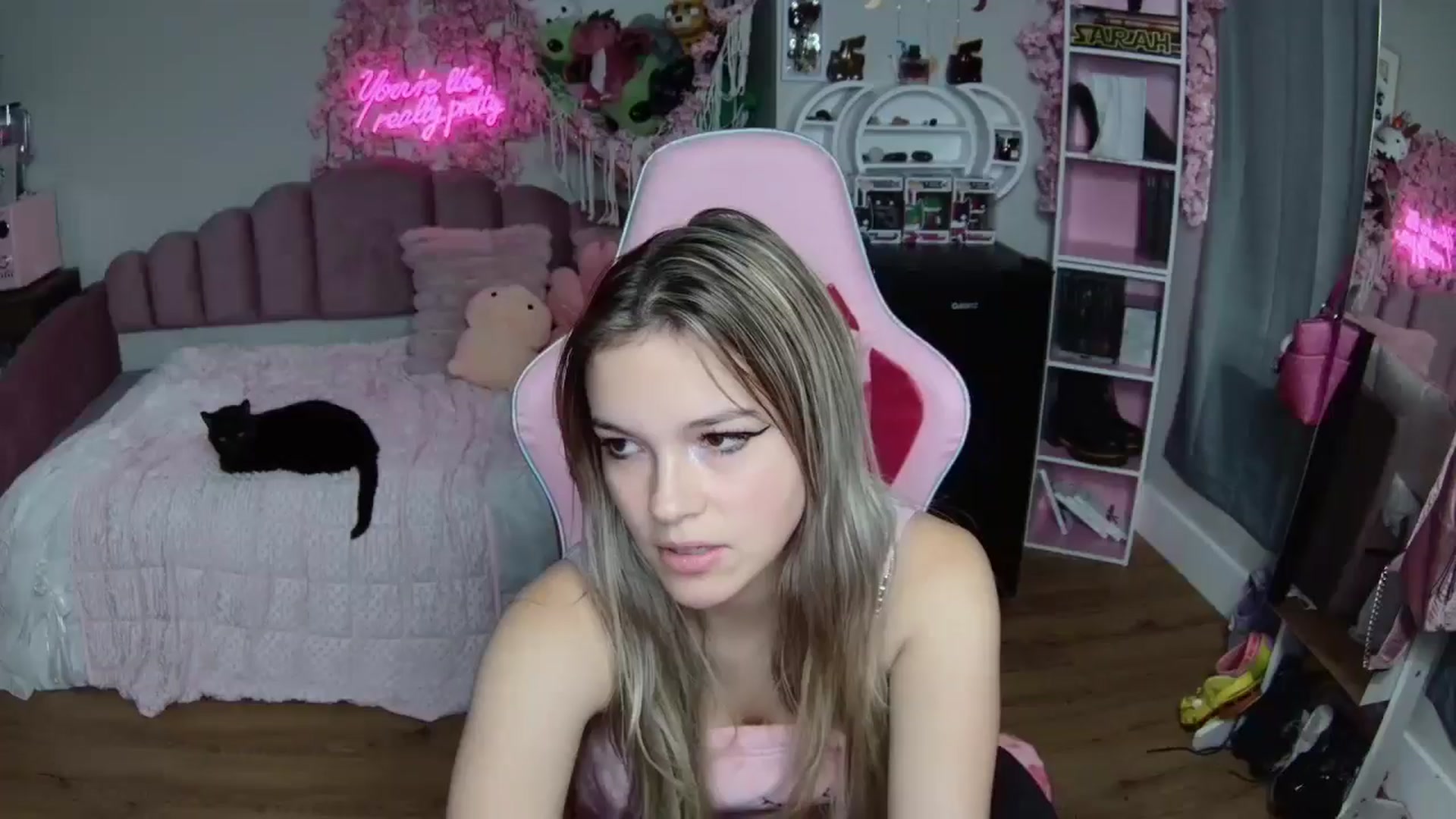 Gallery image thumbnail from Sarahsweets18's myfreecams stream on, 07/02/2024, 19:16 image 4 of 20