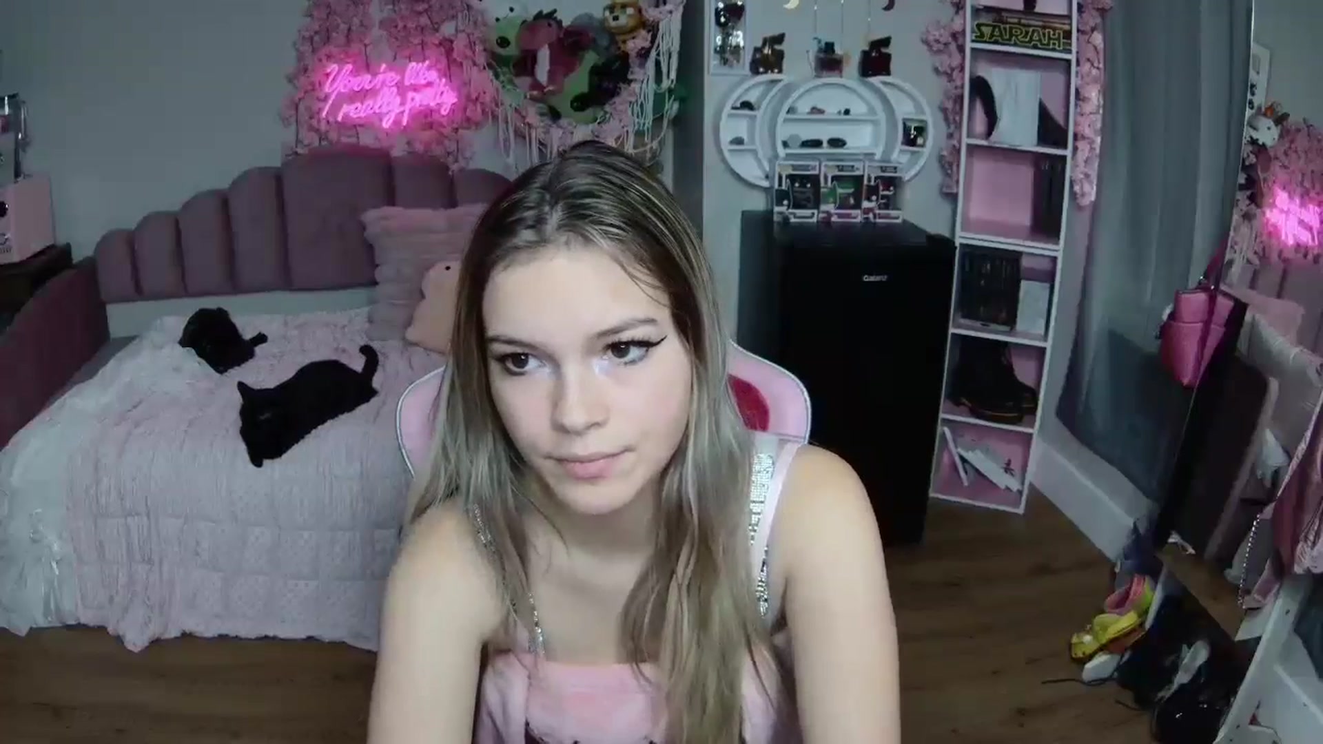 Gallery image thumbnail from Sarahsweets18's myfreecams stream on, 07/02/2024, 19:16 image 11 of 20