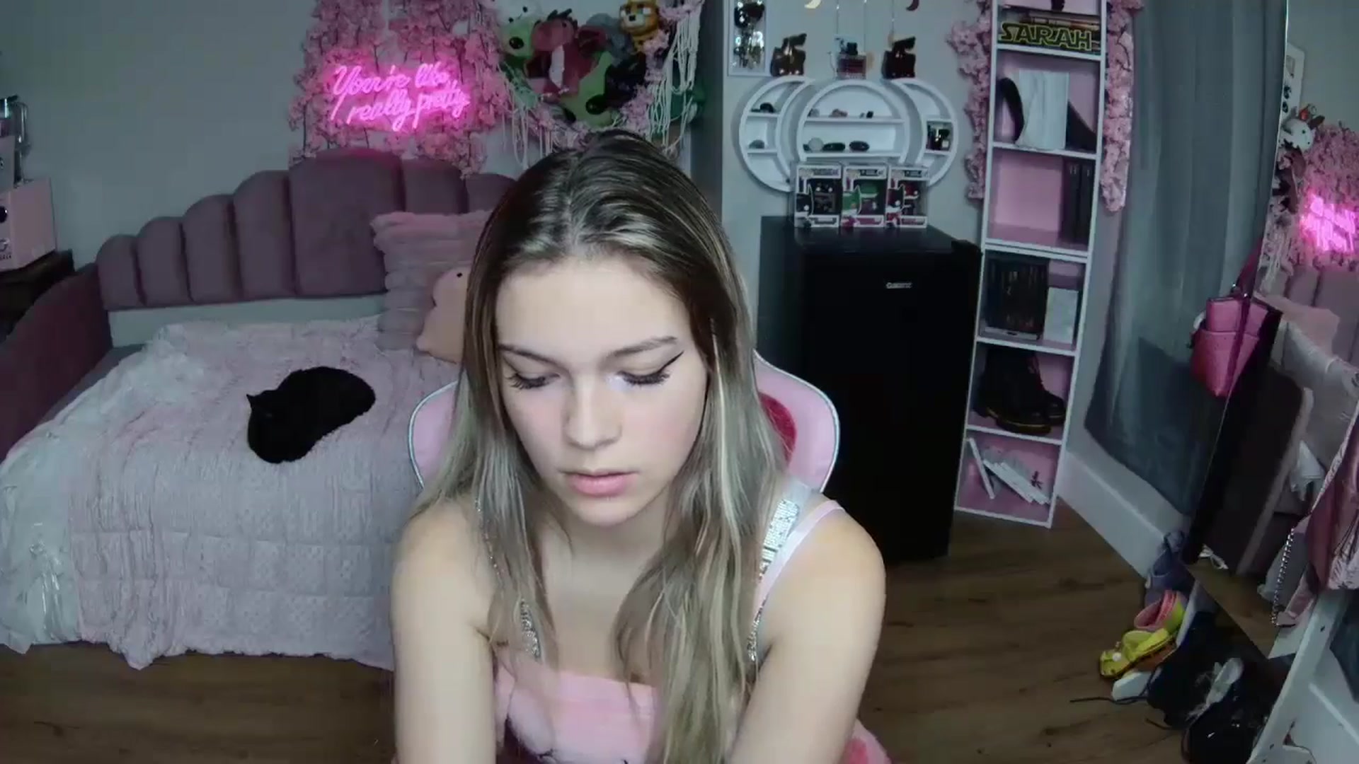 Gallery image thumbnail from Sarahsweets18's myfreecams stream on, 07/02/2024, 19:16 image 18 of 20