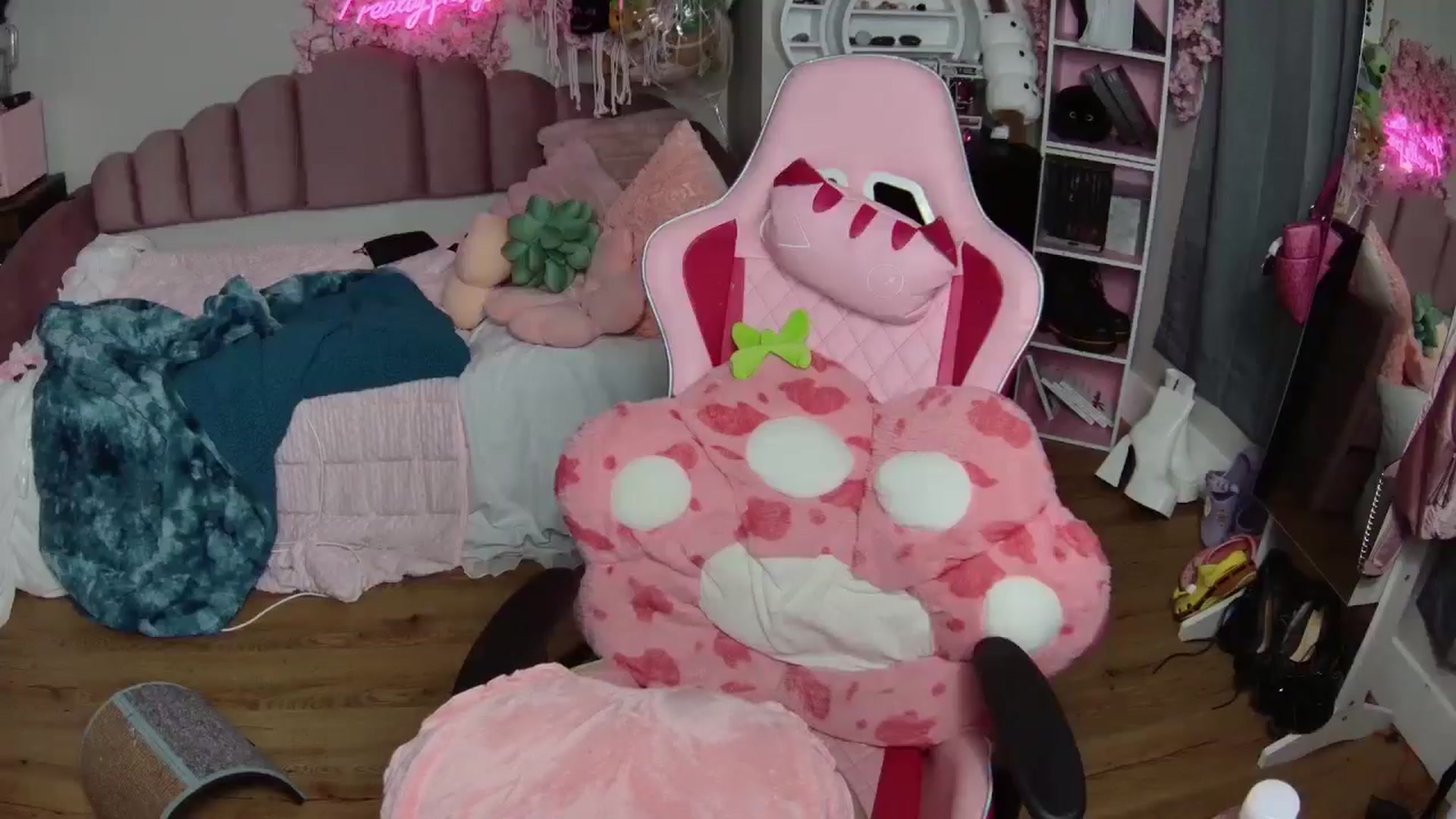 Gallery image thumbnail from Sarahsweets18's myfreecams stream on, 07/12/2024, 07:13 image 10 of 20
