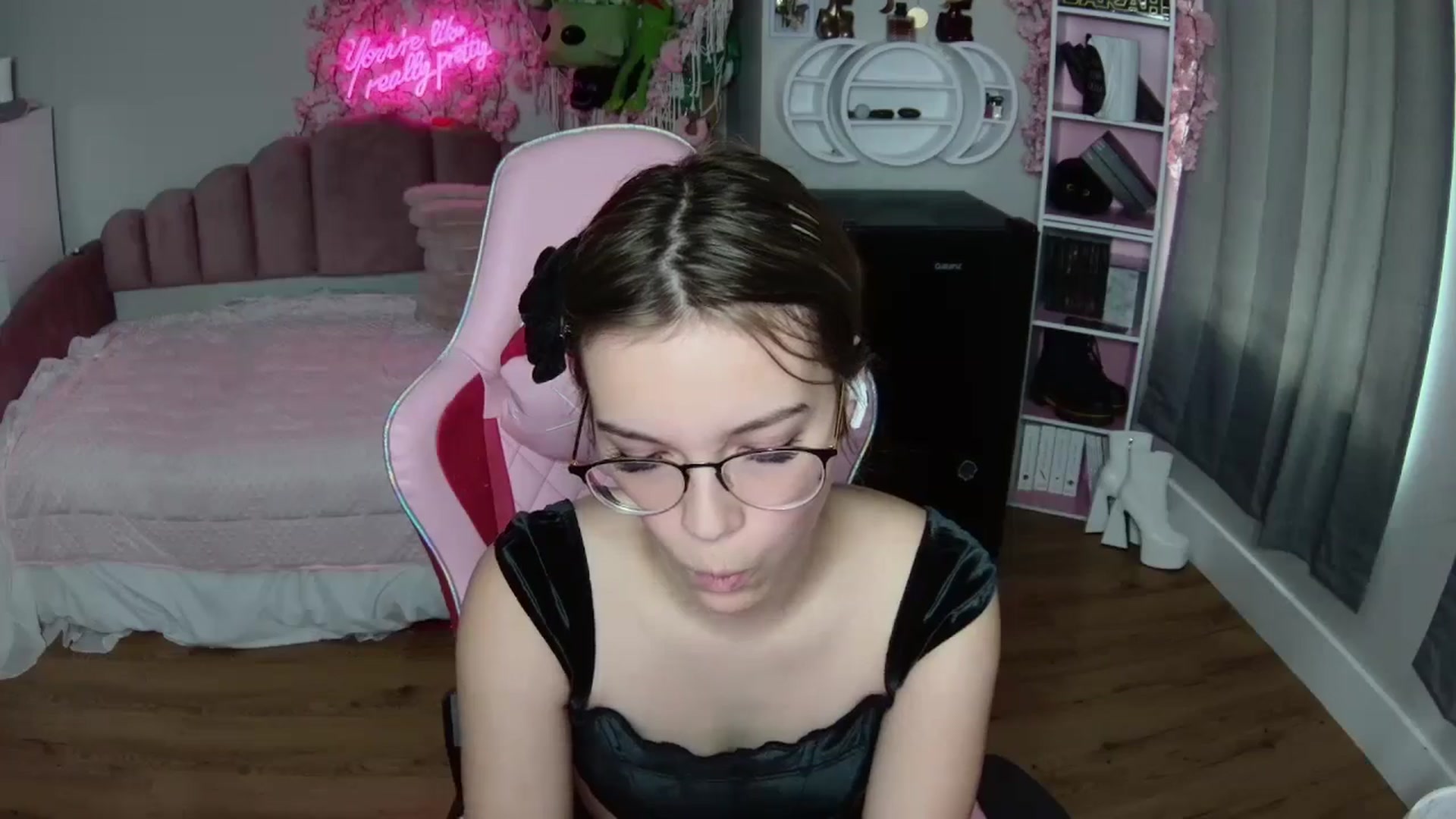 Gallery image thumbnail from Sarahsweets18's myfreecams stream on, 07/24/2024, 17:37 image 19 of 20