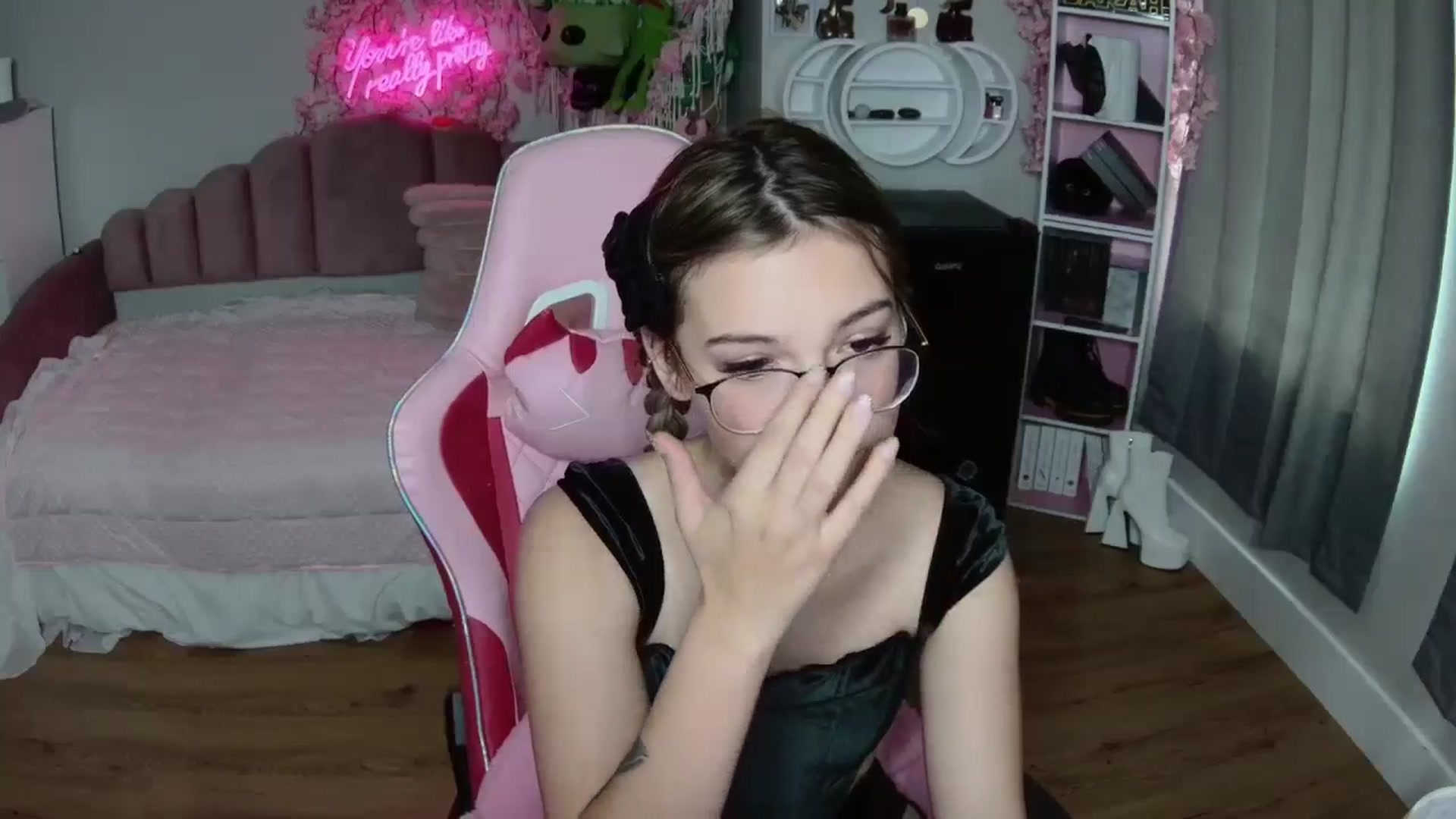 Gallery image thumbnail from Sarahsweets18's myfreecams stream on, 07/24/2024, 17:37 image 20 of 20
