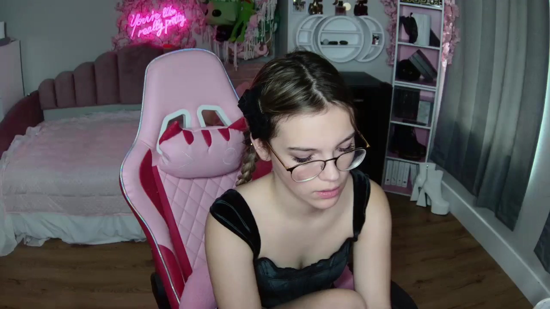 Gallery image thumbnail from Sarahsweets18's myfreecams stream on, 07/24/2024, 17:37 image 13 of 20