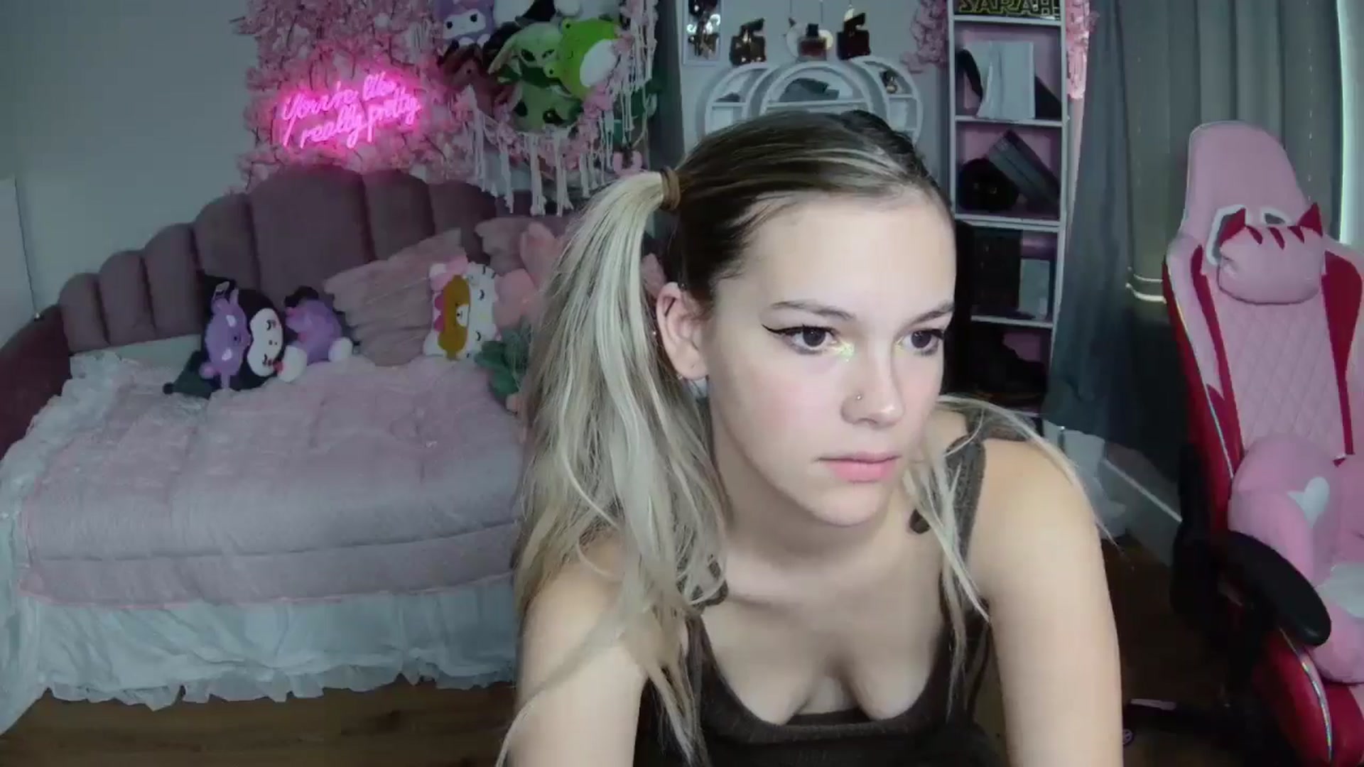 Gallery image thumbnail from Sarahsweets18's myfreecams stream on, 08/04/2024, 13:05 image 14 of 20