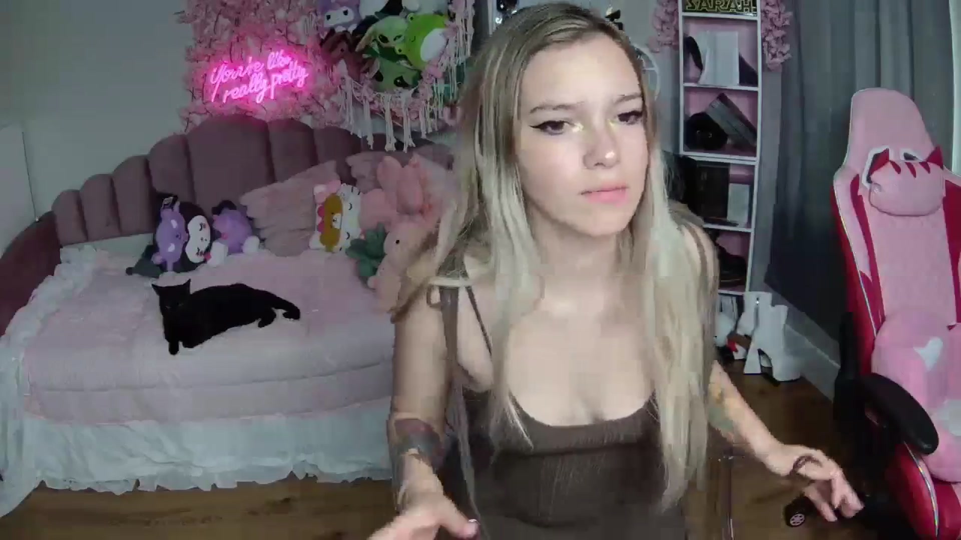 Gallery image thumbnail from Sarahsweets18's myfreecams stream on, 08/04/2024, 13:05 image 3 of 20