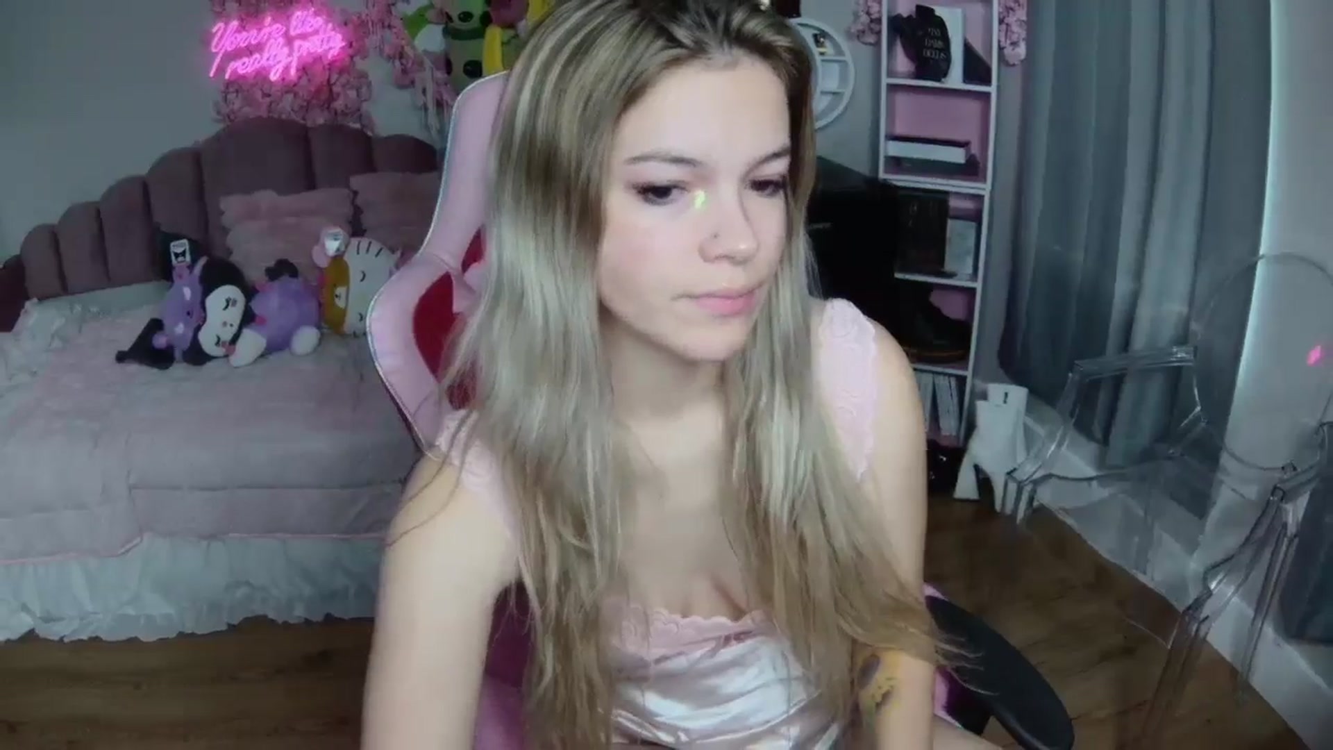 Gallery image thumbnail from Sarahsweets18's myfreecams stream on, 08/08/2024, 13:37 image 3 of 20