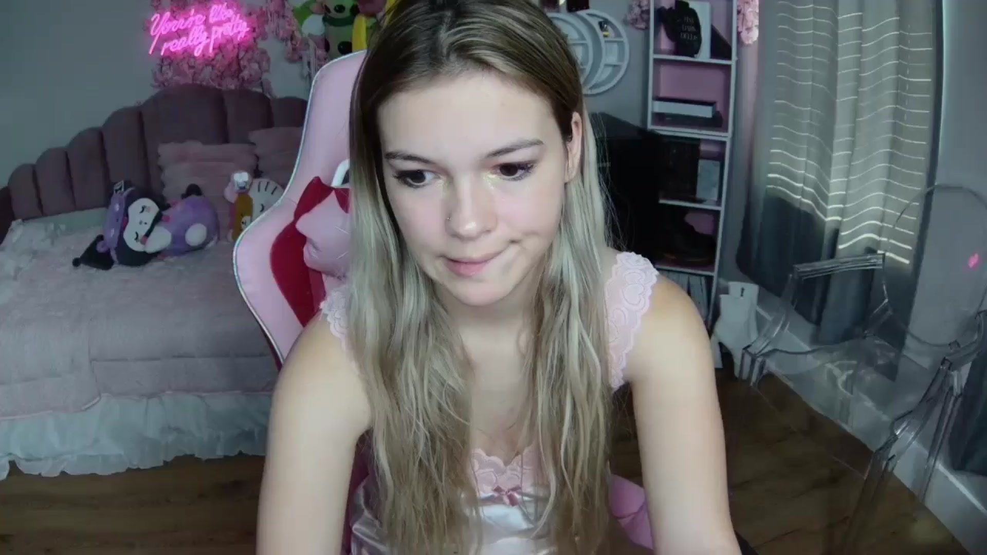 Gallery image thumbnail from Sarahsweets18's myfreecams stream on, 08/08/2024, 14:24 image 7 of 20