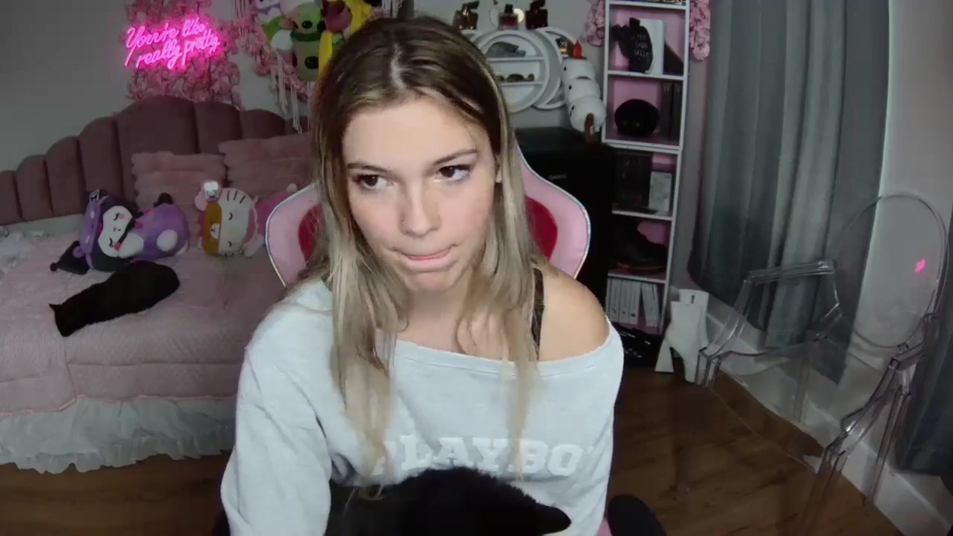 Gallery image thumbnail from Sarahsweets18's myfreecams stream on, 08/08/2024, 22:45 image 5 of 20