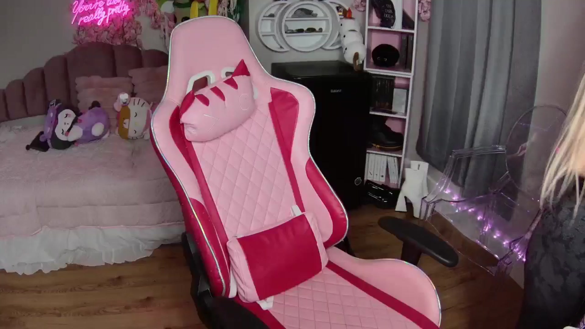 Gallery image thumbnail from Sarahsweets18's myfreecams stream on, 08/08/2024, 23:55 image 17 of 20