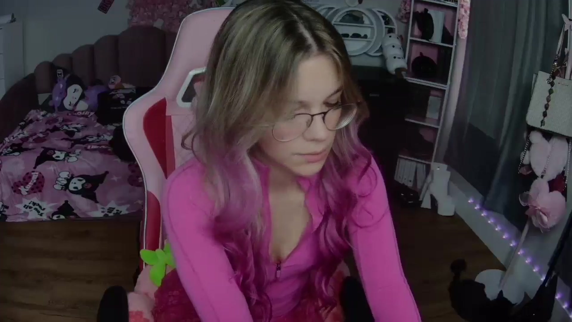 Gallery image thumbnail from Sarahsweets18's myfreecams stream on, 09/05/2024, 18:30 image 18 of 20
