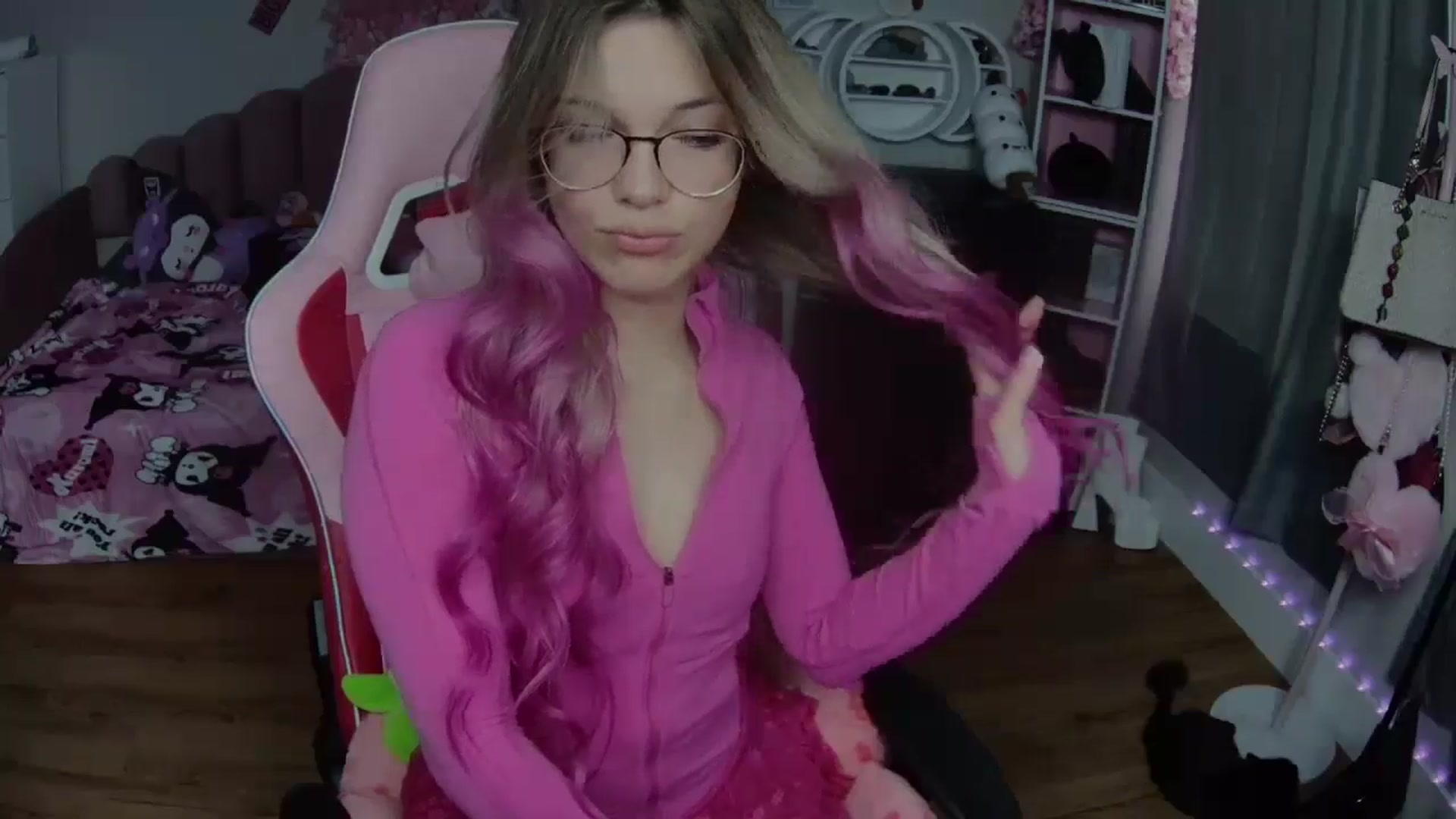Gallery image thumbnail from Sarahsweets18's myfreecams stream on, 09/05/2024, 18:30 image 16 of 20