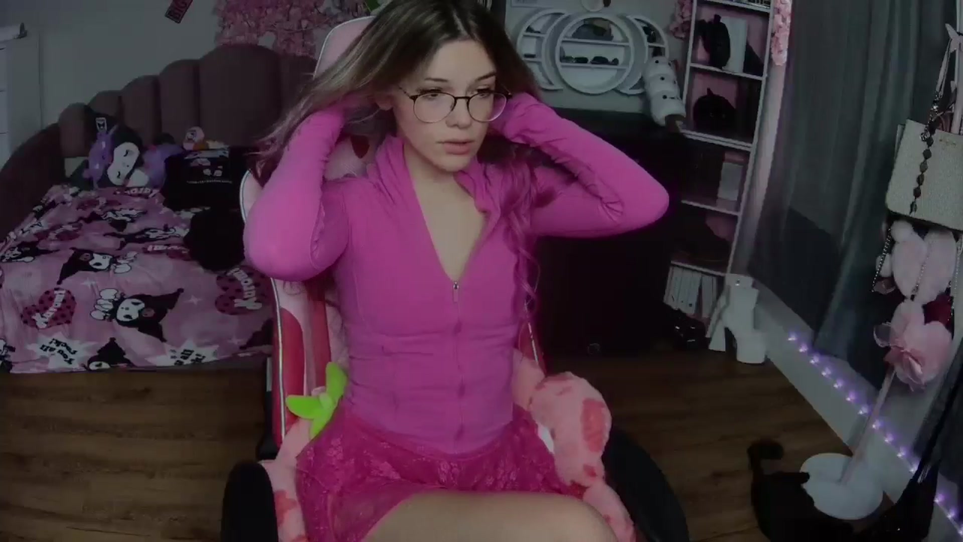 Gallery image thumbnail from Sarahsweets18's myfreecams stream on, 09/05/2024, 18:30 image 6 of 20