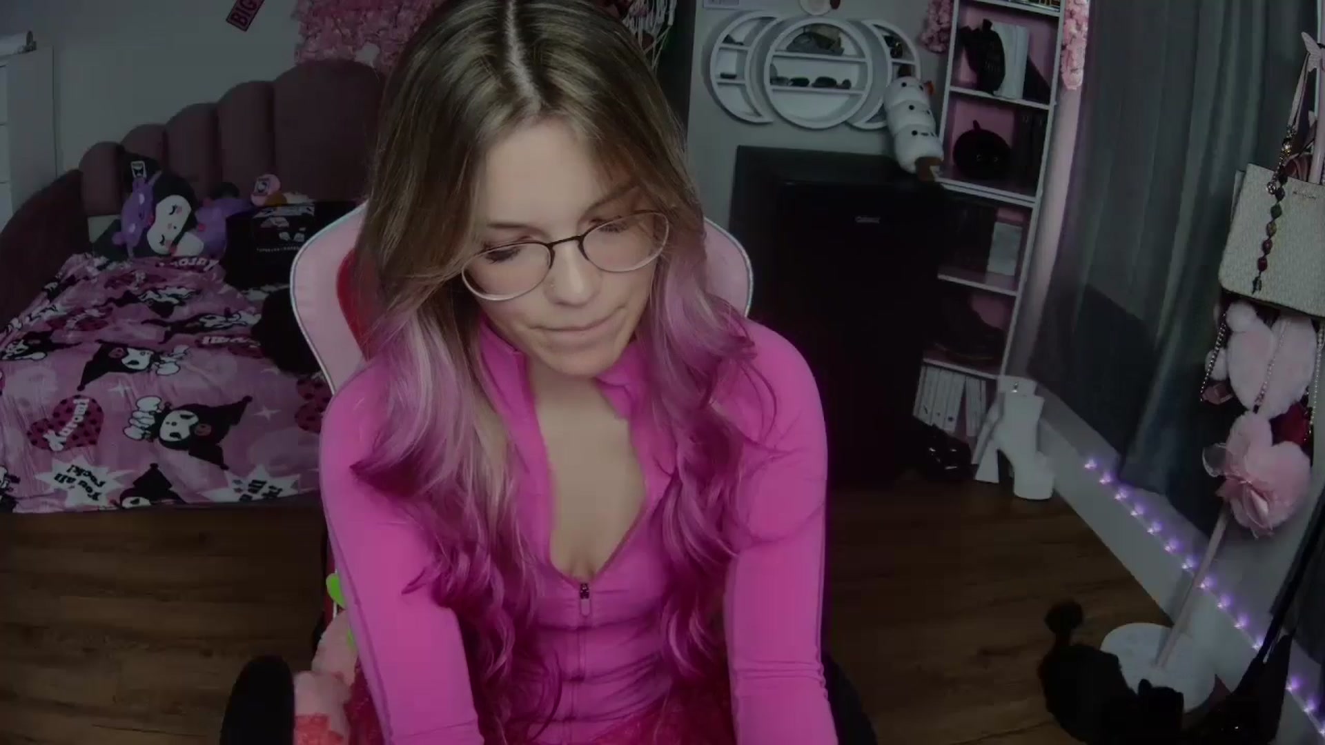 Gallery image thumbnail from Sarahsweets18's myfreecams stream on, 09/05/2024, 18:30 image 19 of 20