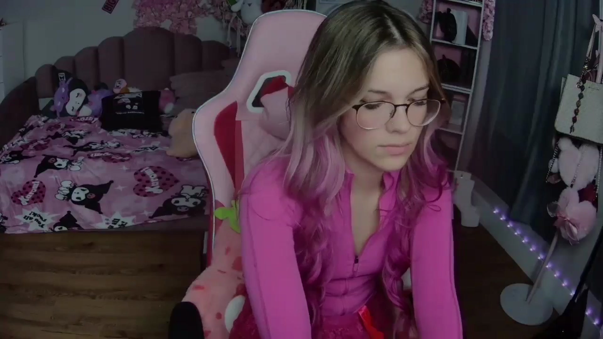 Gallery image thumbnail from Sarahsweets18's myfreecams stream on, 09/05/2024, 19:55 image 19 of 20