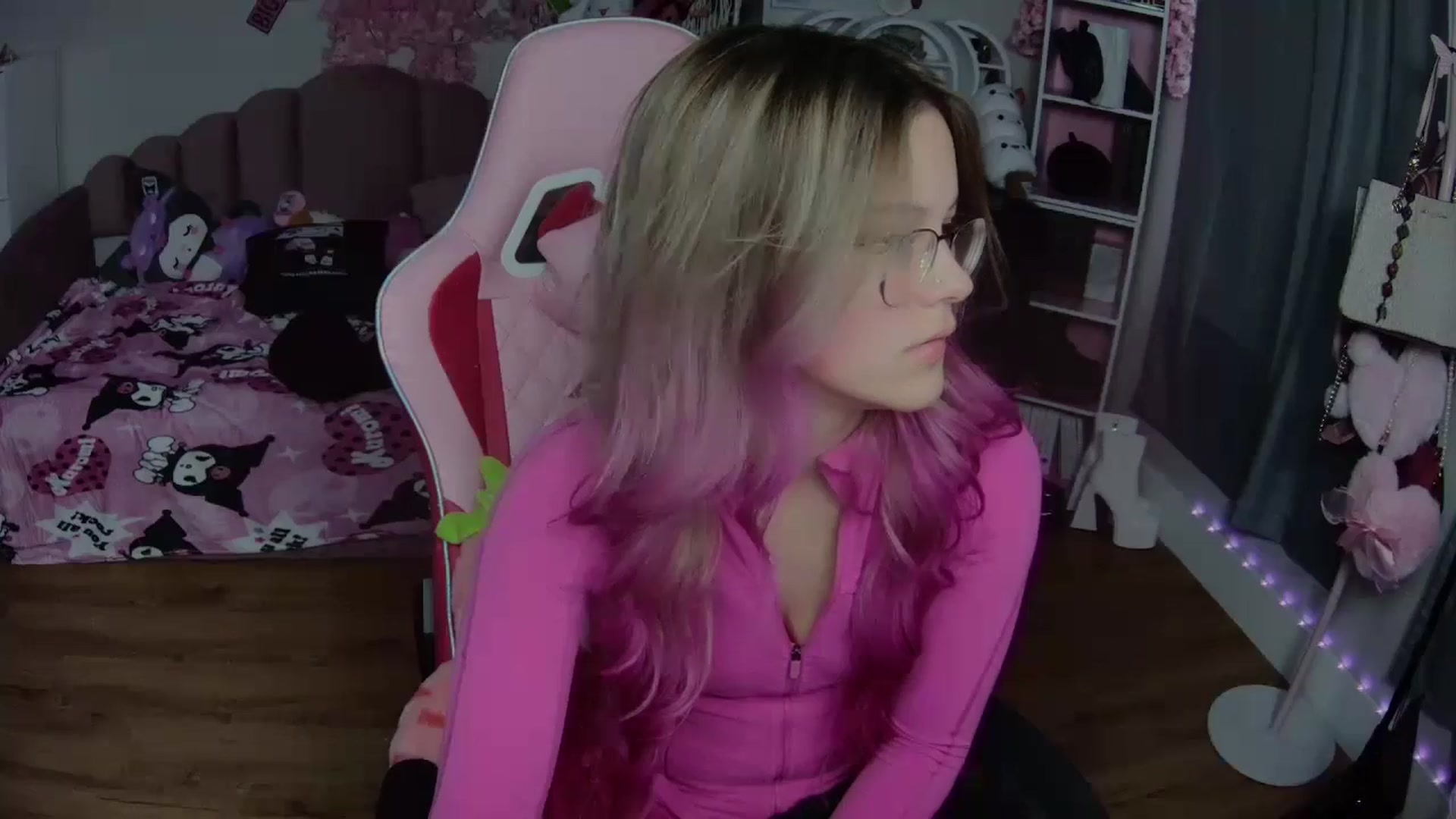 Gallery image thumbnail from Sarahsweets18's myfreecams stream on, 09/05/2024, 19:55 image 11 of 20