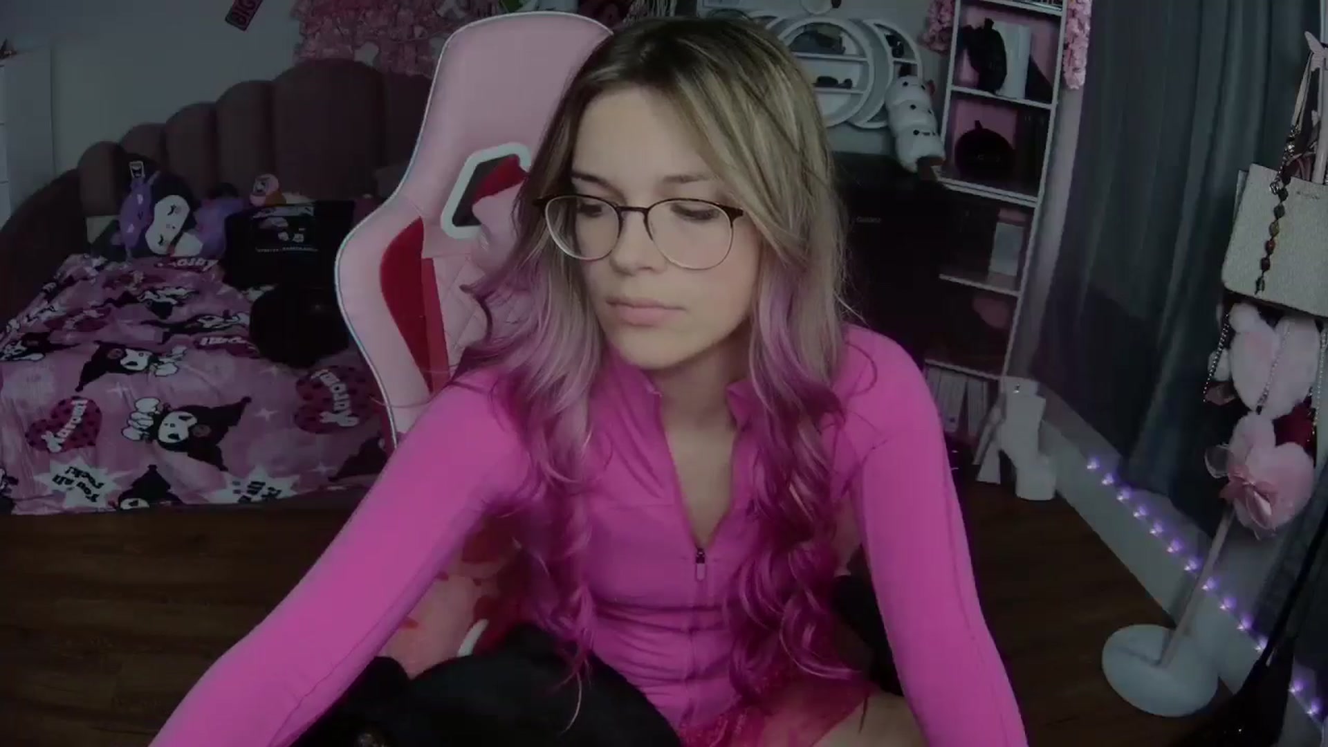 Gallery image thumbnail from Sarahsweets18's myfreecams stream on, 09/05/2024, 19:55 image 3 of 20