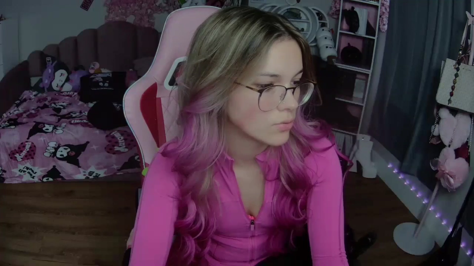 Gallery image thumbnail from Sarahsweets18's myfreecams stream on, 09/05/2024, 19:55 image 10 of 20