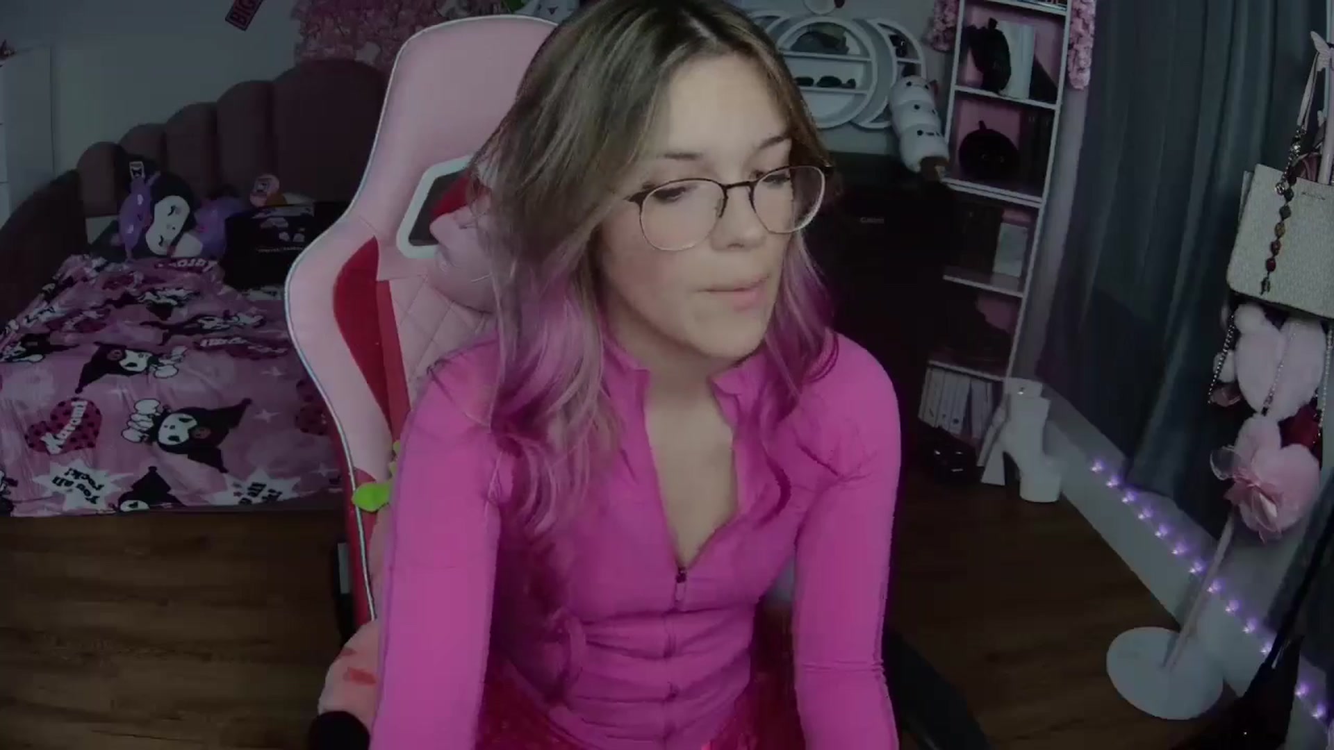 Gallery image thumbnail from Sarahsweets18's myfreecams stream on, 09/05/2024, 19:55 image 17 of 20