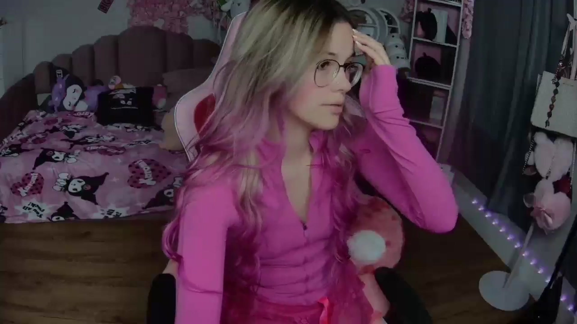 Gallery image thumbnail from Sarahsweets18's myfreecams stream on, 09/05/2024, 19:55 image 18 of 20