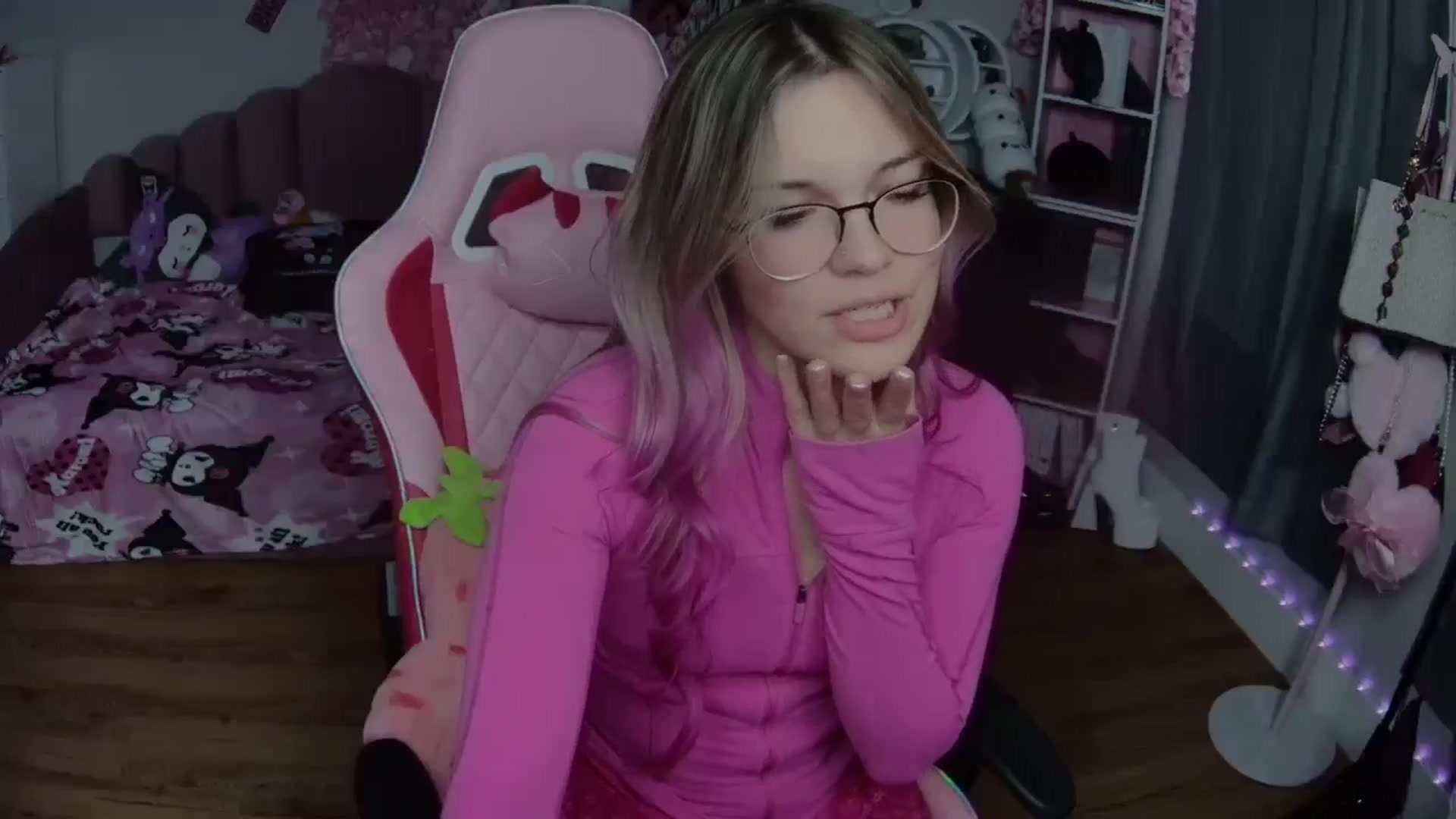 Gallery image thumbnail from Sarahsweets18's myfreecams stream on, 09/05/2024, 19:55 image 16 of 20