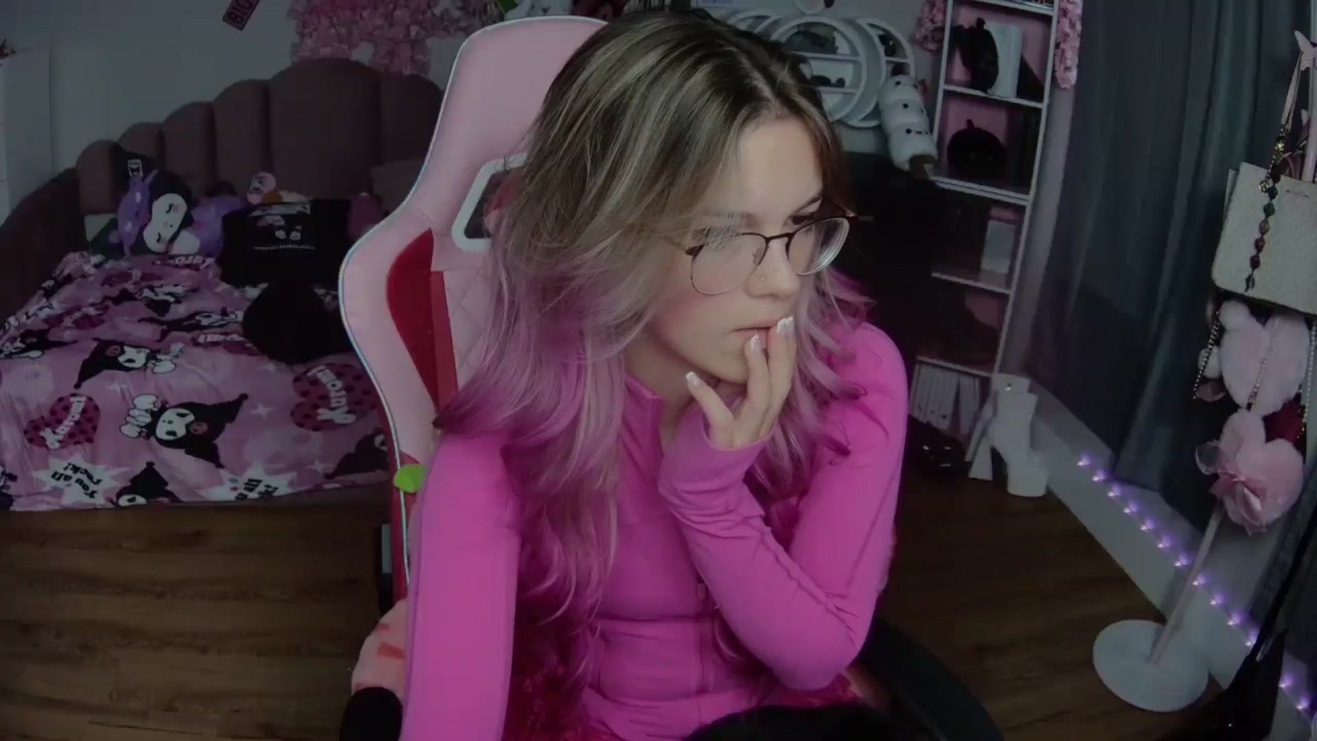 Gallery image thumbnail from Sarahsweets18's myfreecams stream on, 09/05/2024, 19:55 image 12 of 20
