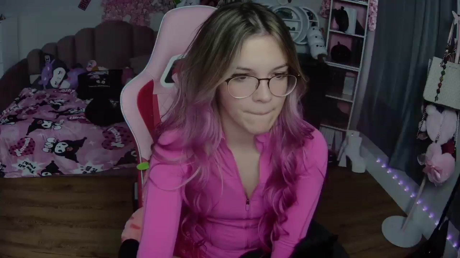 Gallery image thumbnail from Sarahsweets18's myfreecams stream on, 09/05/2024, 19:55 image 8 of 20
