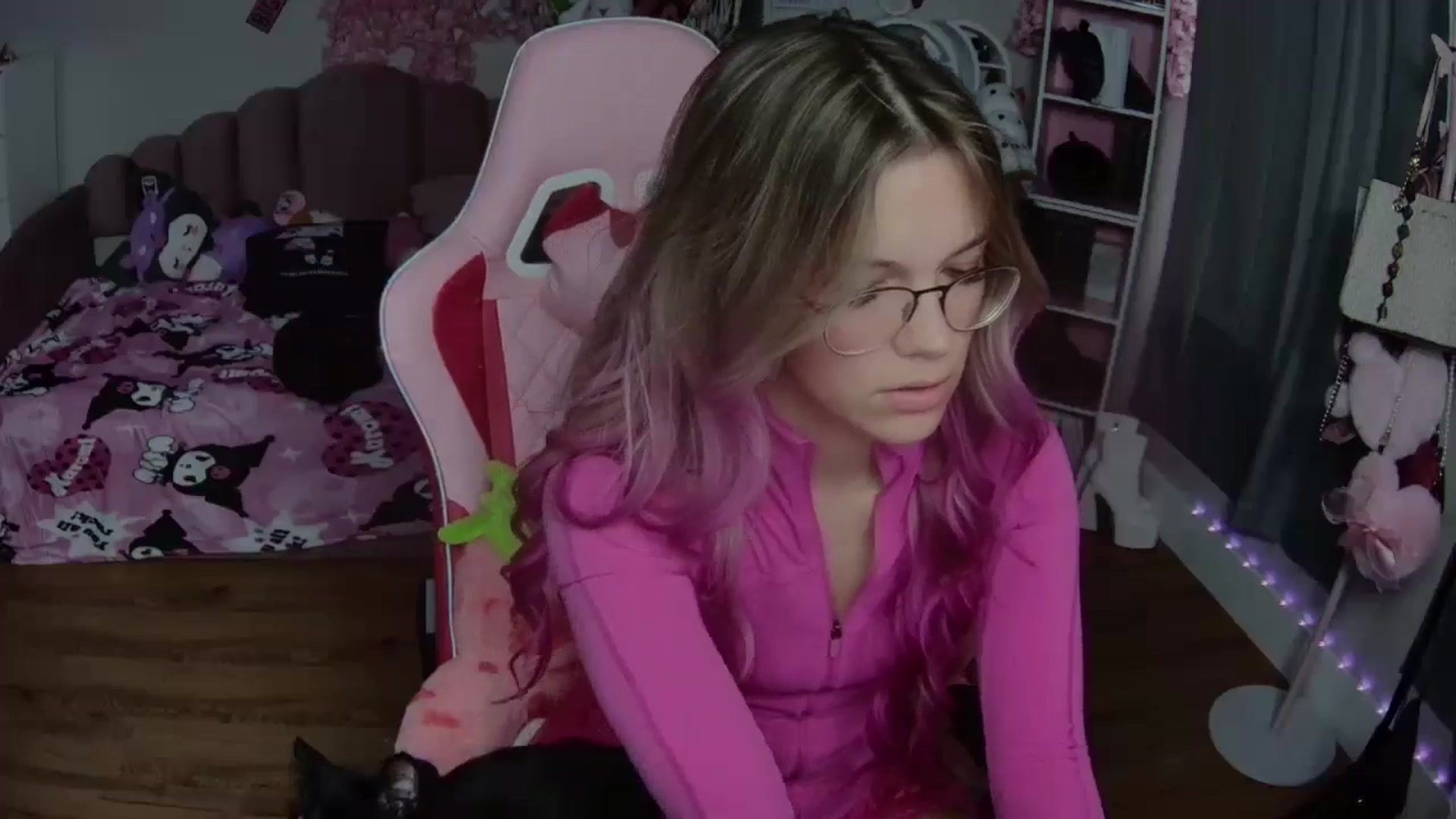 Gallery image thumbnail from Sarahsweets18's myfreecams stream on, 09/05/2024, 19:55 image 4 of 20