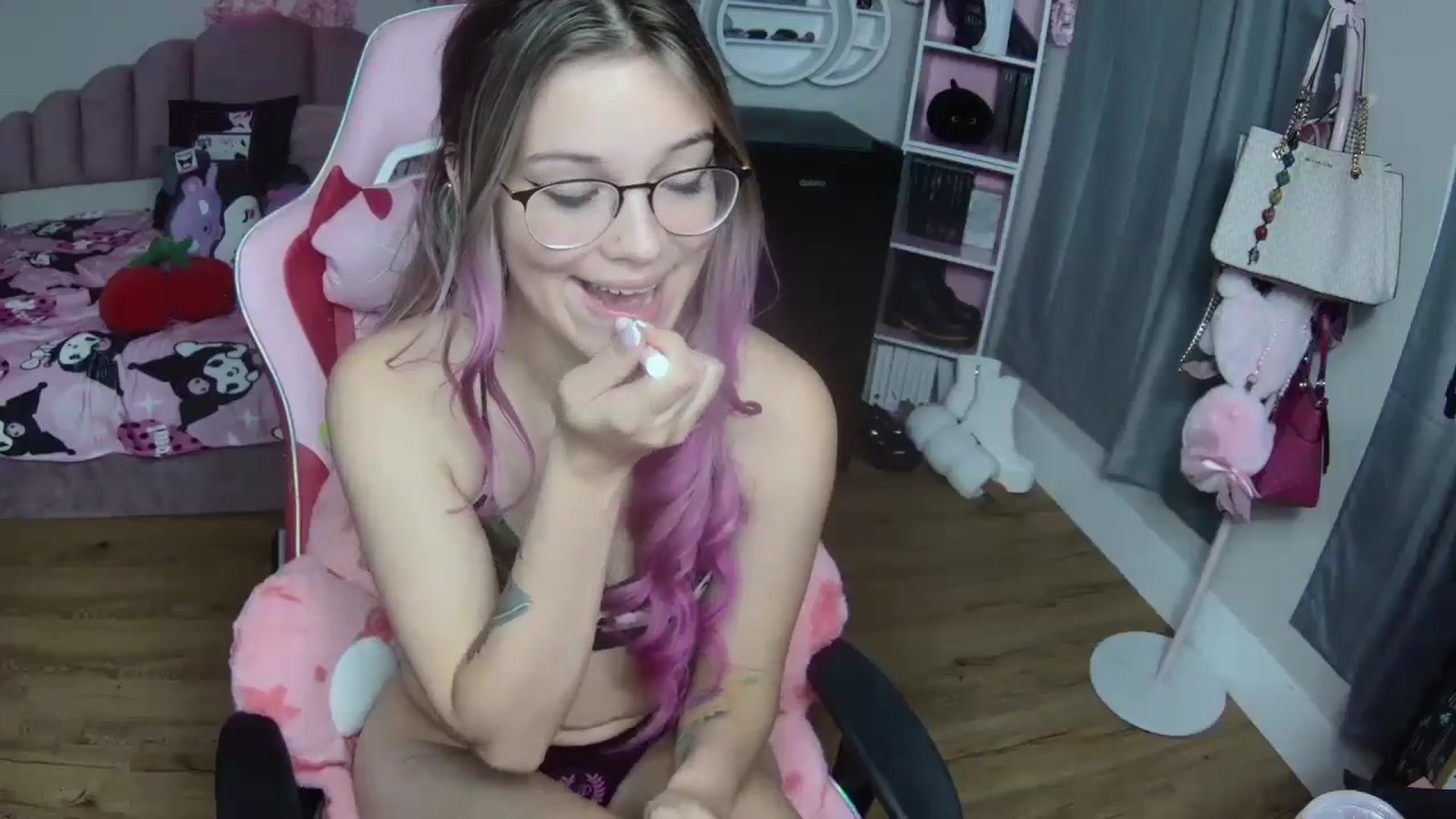 Gallery image thumbnail from Sarahsweets18's myfreecams stream on, 09/10/2024, 23:07 image 15 of 20