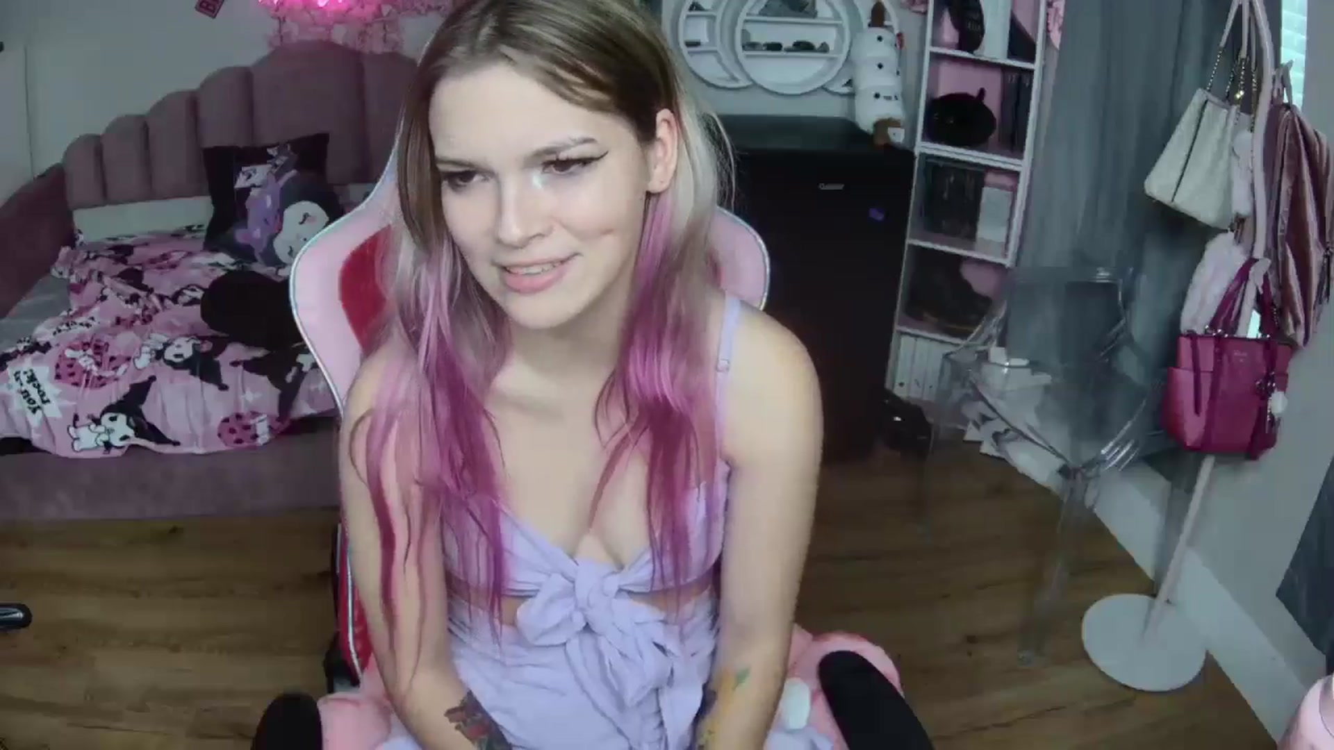Gallery image thumbnail from Sarahsweets18's myfreecams stream on, 09/19/2024, 24:05 image 11 of 20