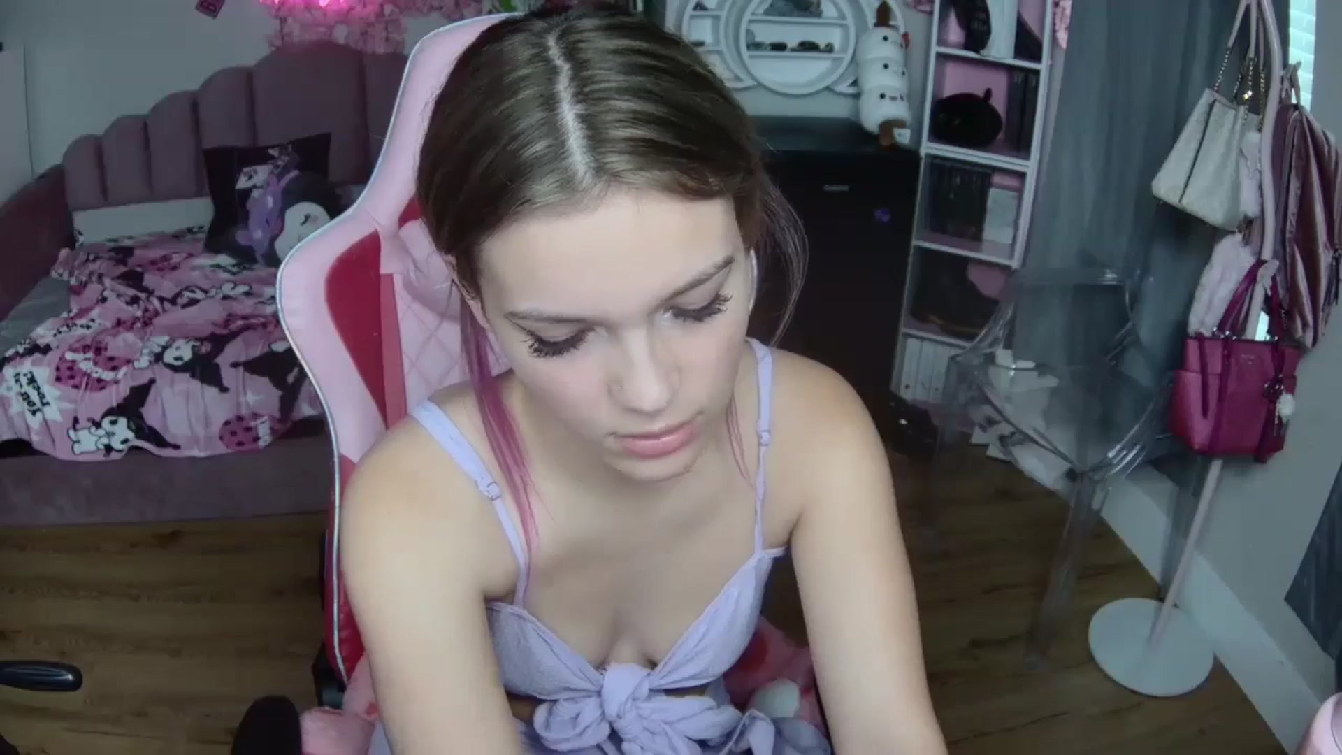 Gallery image thumbnail from Sarahsweets18's myfreecams stream on, 09/19/2024, 24:05 image 8 of 20