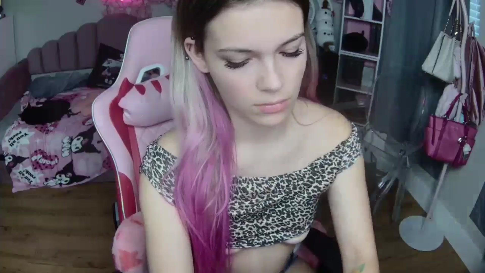 Gallery image thumbnail from Sarahsweets18's myfreecams stream on, 09/20/2024, 23:04 image 11 of 20