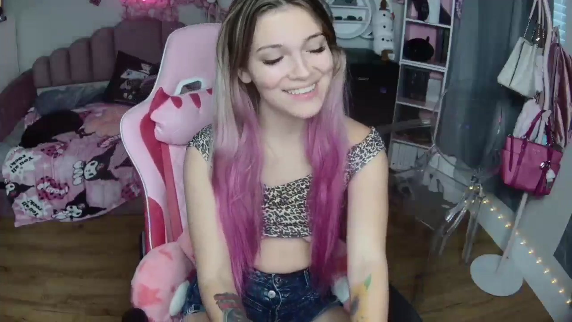 Gallery image thumbnail from Sarahsweets18's myfreecams stream on, 09/20/2024, 23:04 image 19 of 20